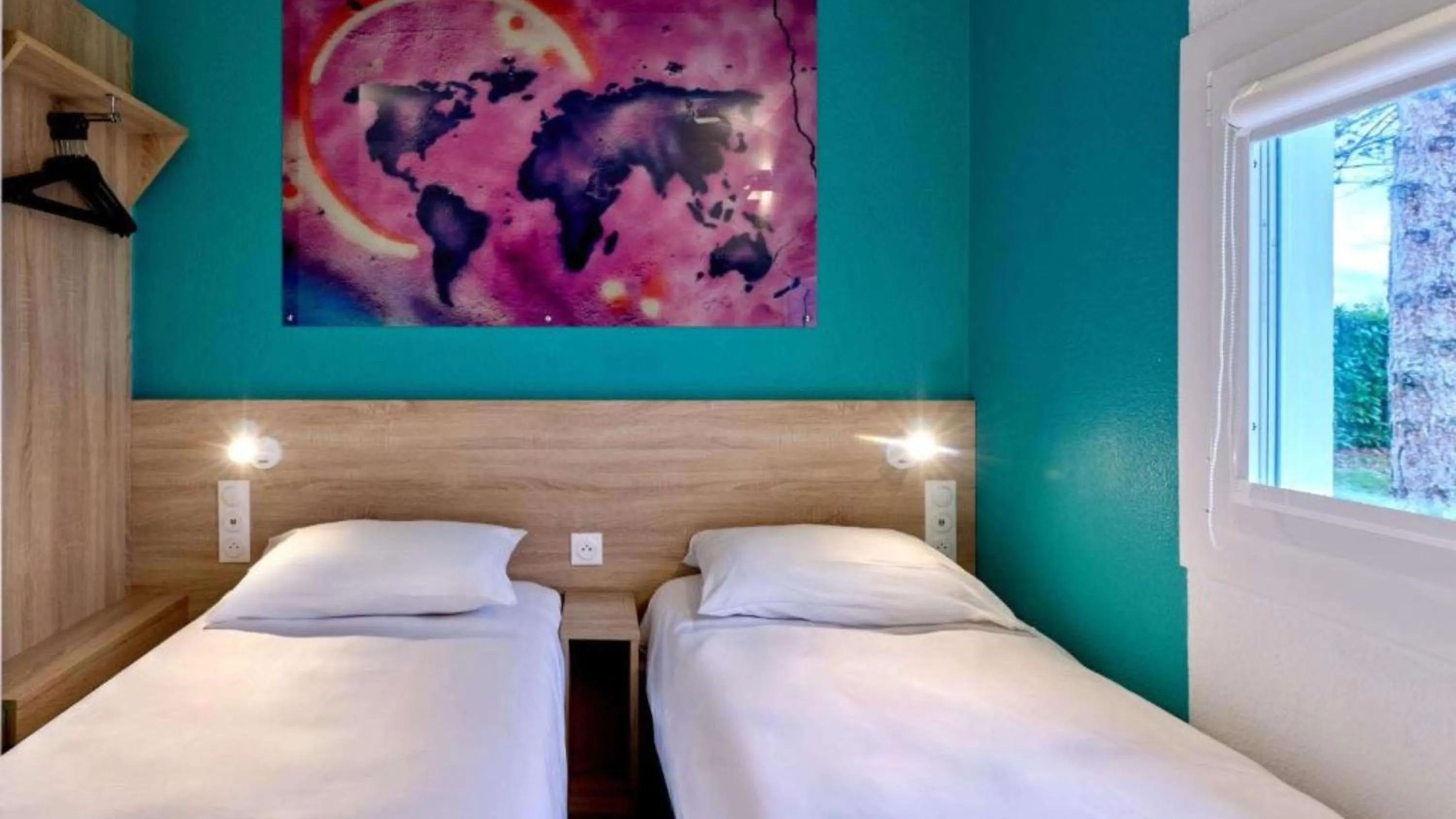 Bedroom, Bed in Kyriad Direct Dijon Sud - Chenove