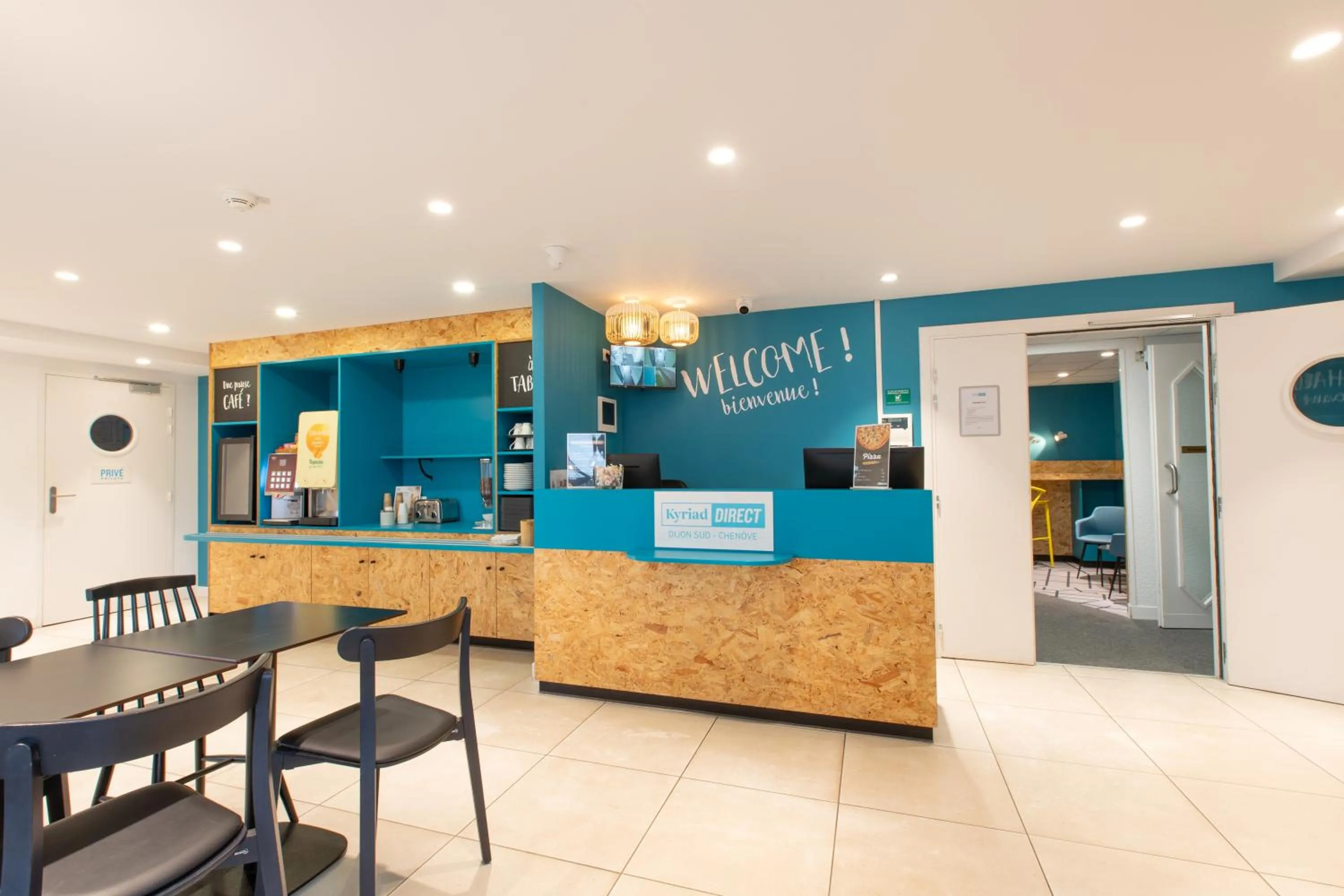 Lobby or reception in Kyriad Direct Dijon Sud - Chenove