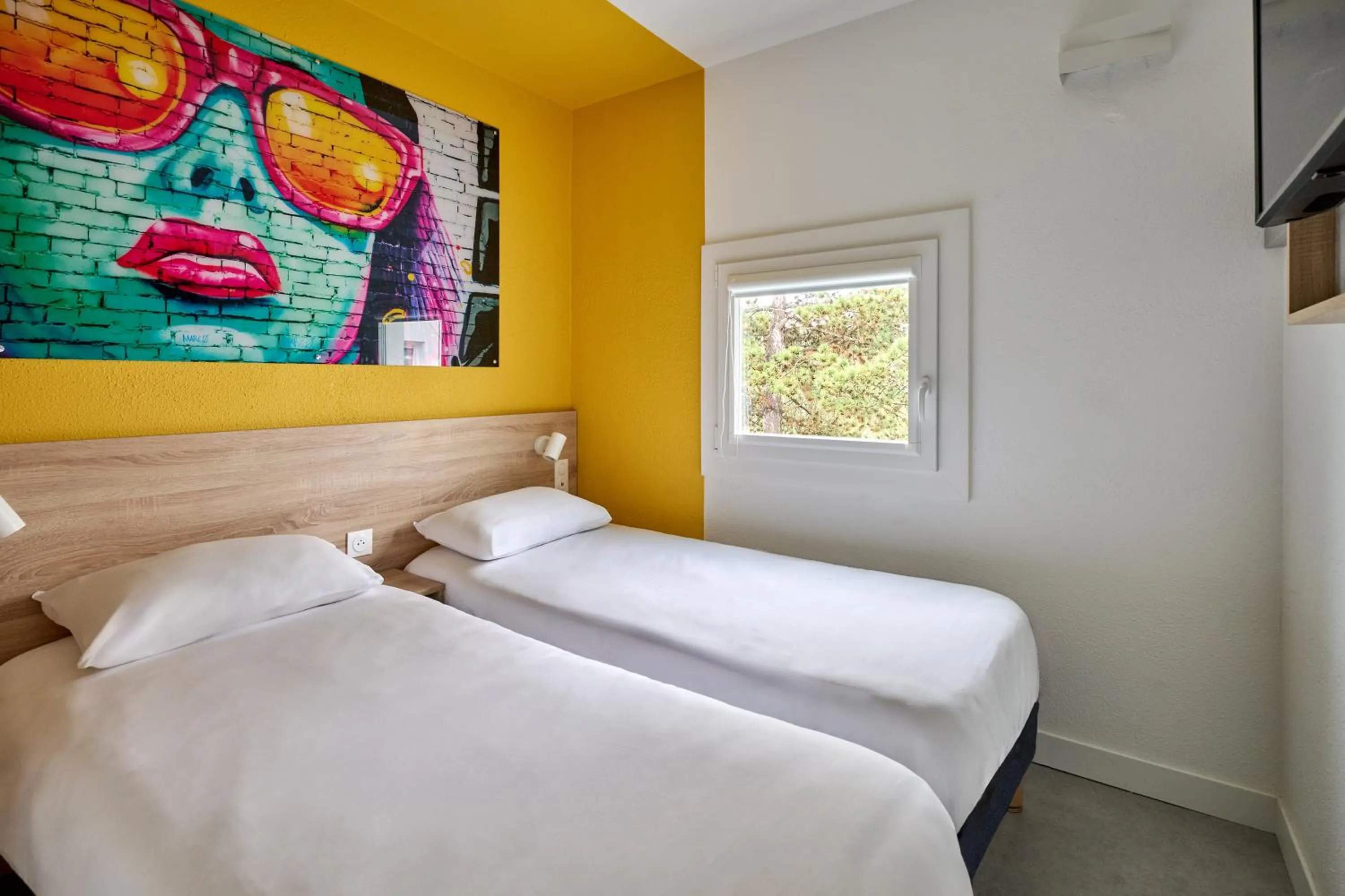 Bedroom, Bed in Kyriad Direct Dijon Sud - Chenove