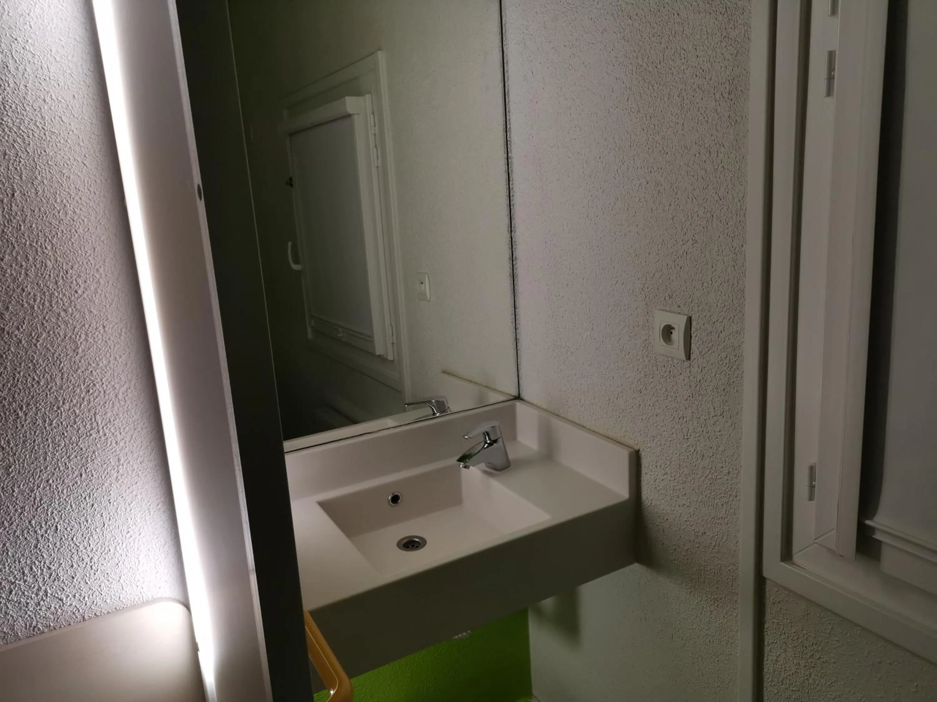 Bedroom in hotelF1 Dijon Nord