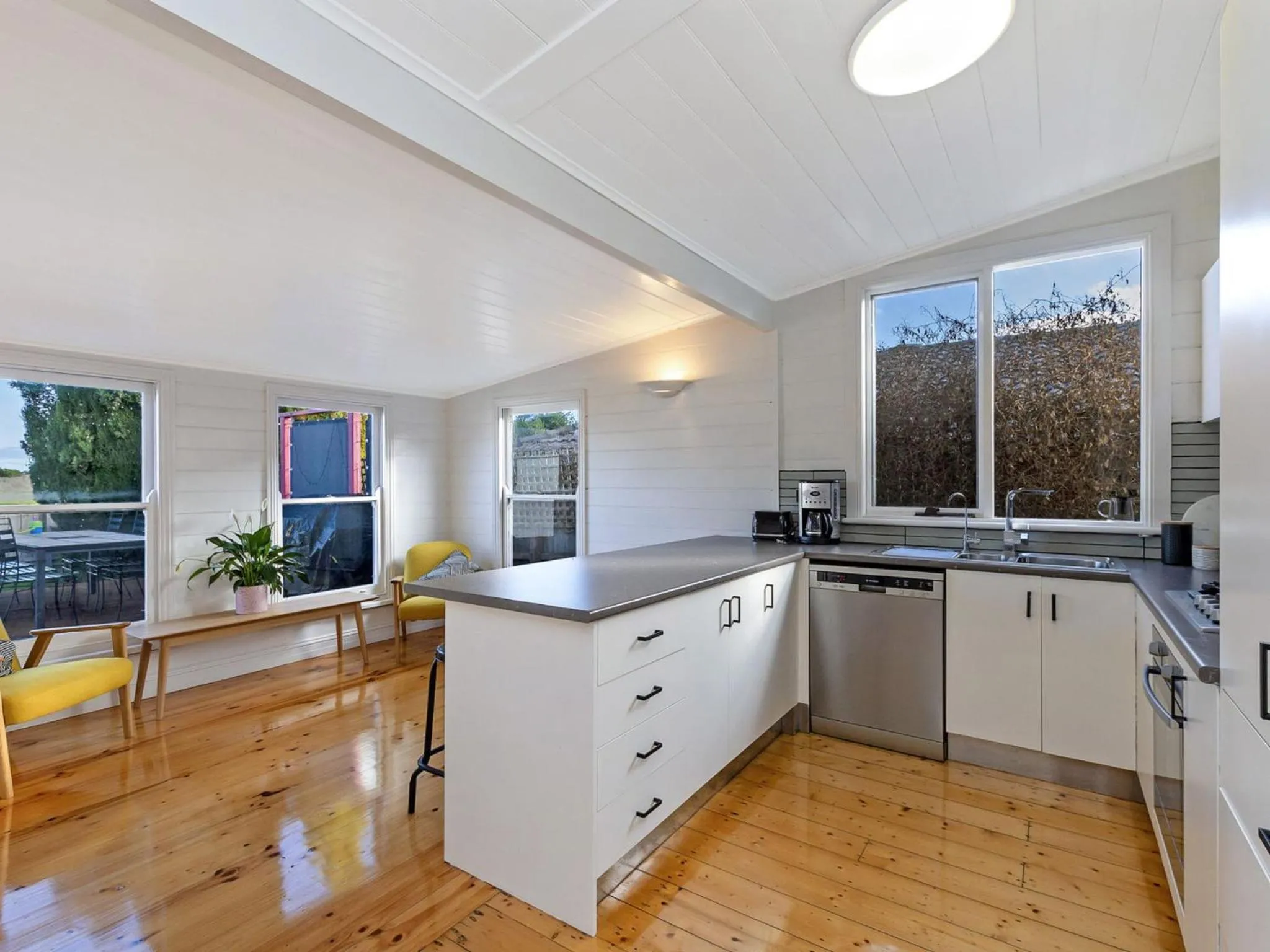 Kitchen or kitchenette in Avery Cottage