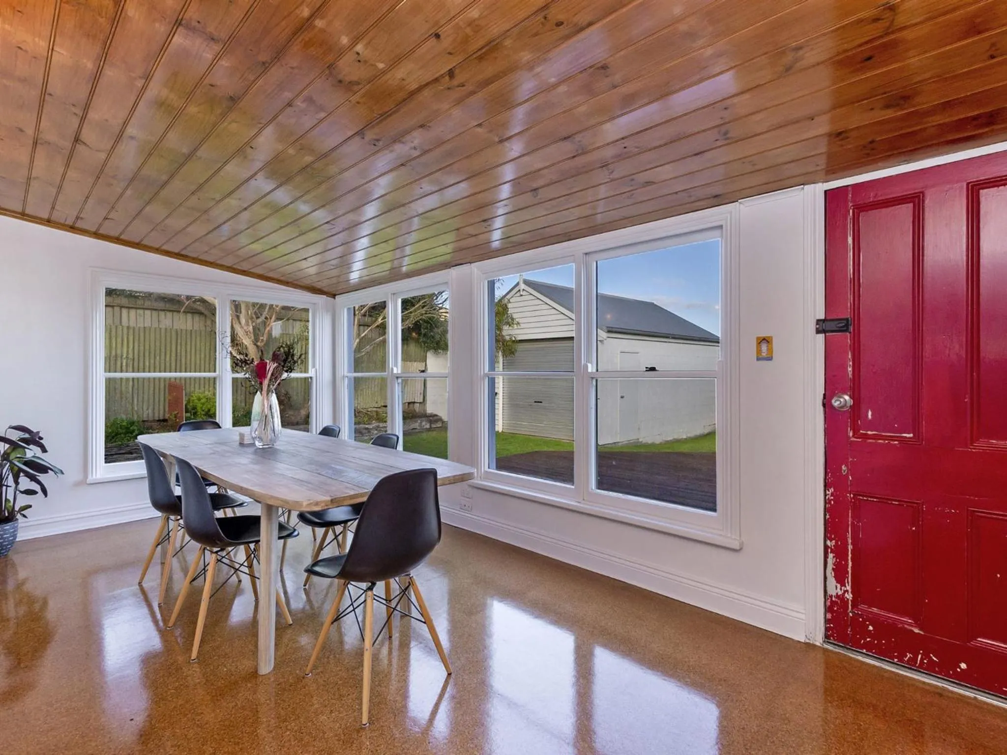 Dining area in Avery Cottage