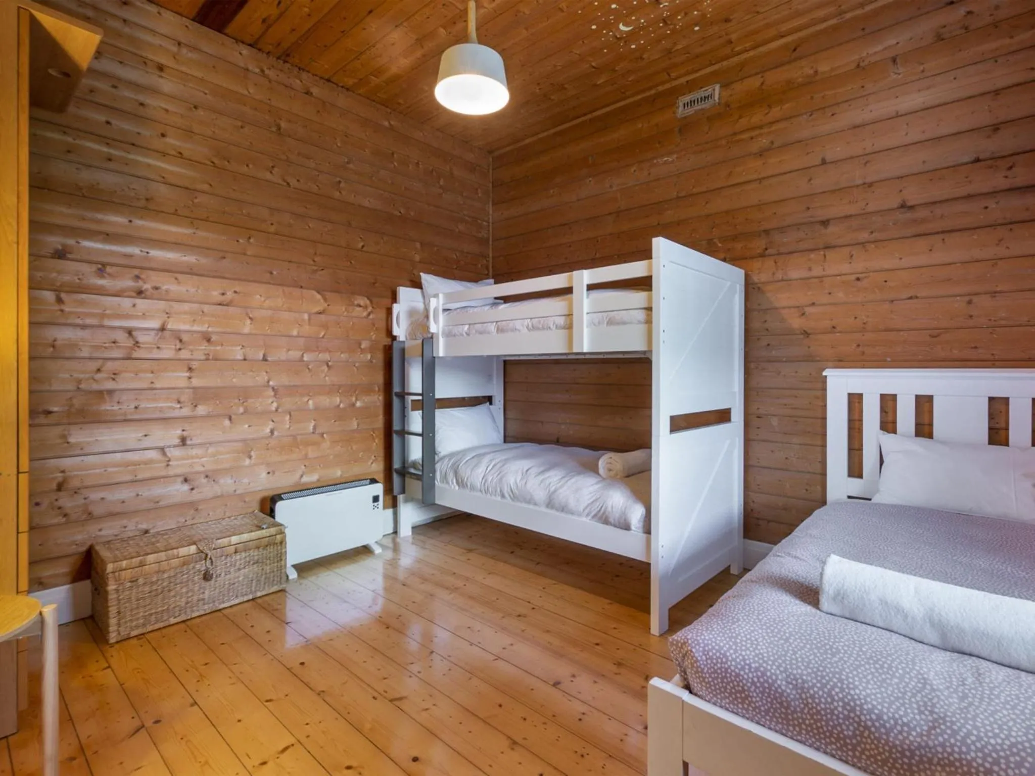 Bedroom, Bed in Avery Cottage