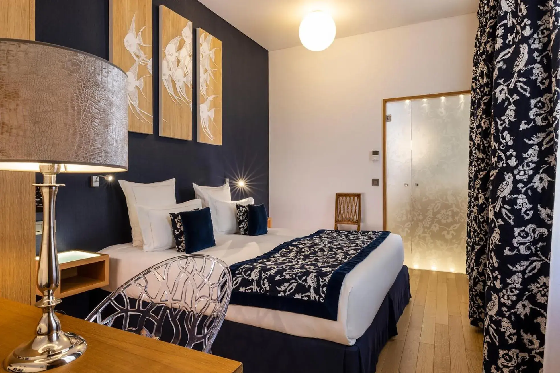 Superior Double Room in Hotel Pas De Calais Superior Double Room in Hotel Pas De Calais