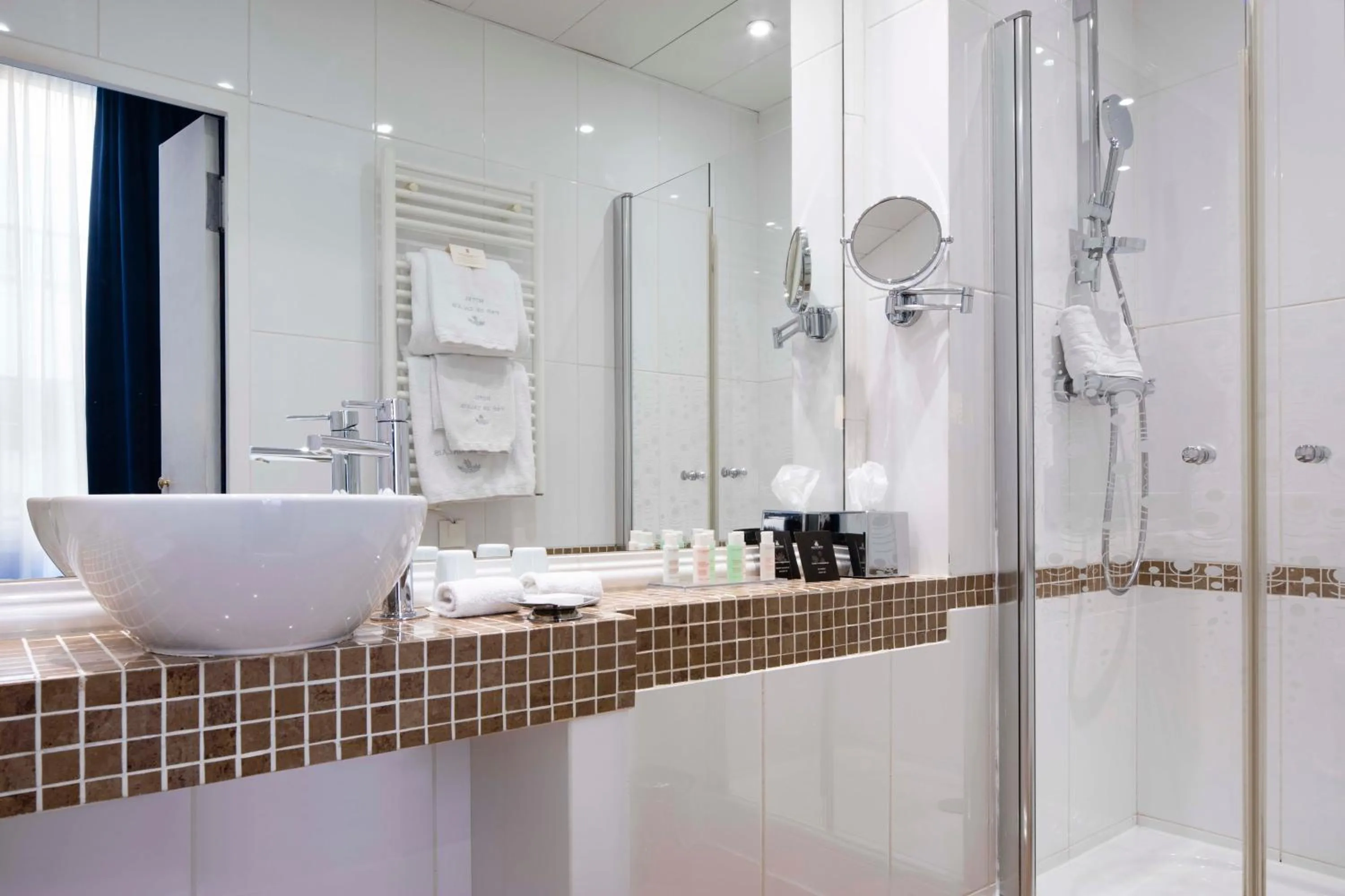 Shower in Hotel Pas De Calais