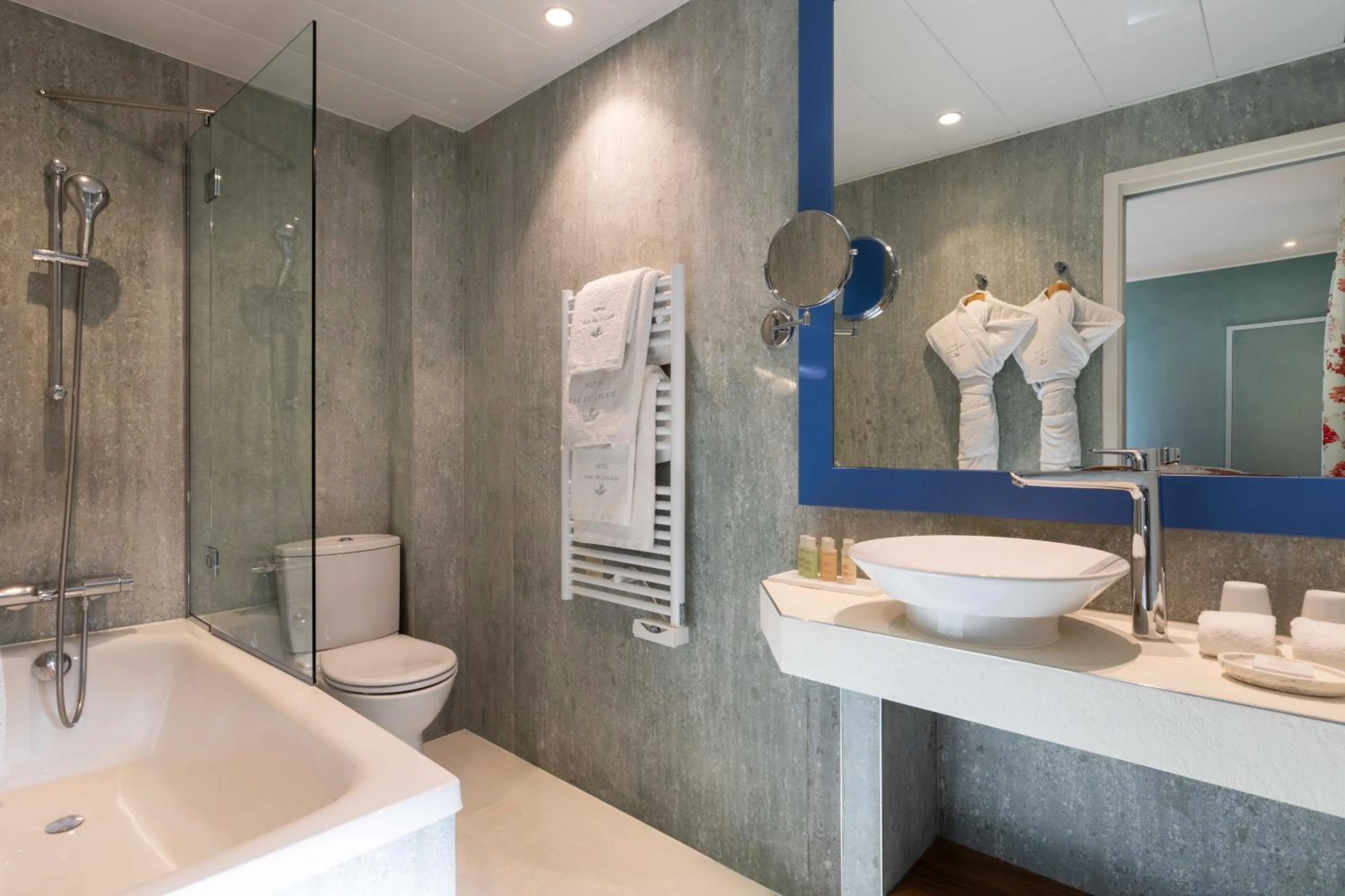 Bathroom in Hotel Pas De Calais