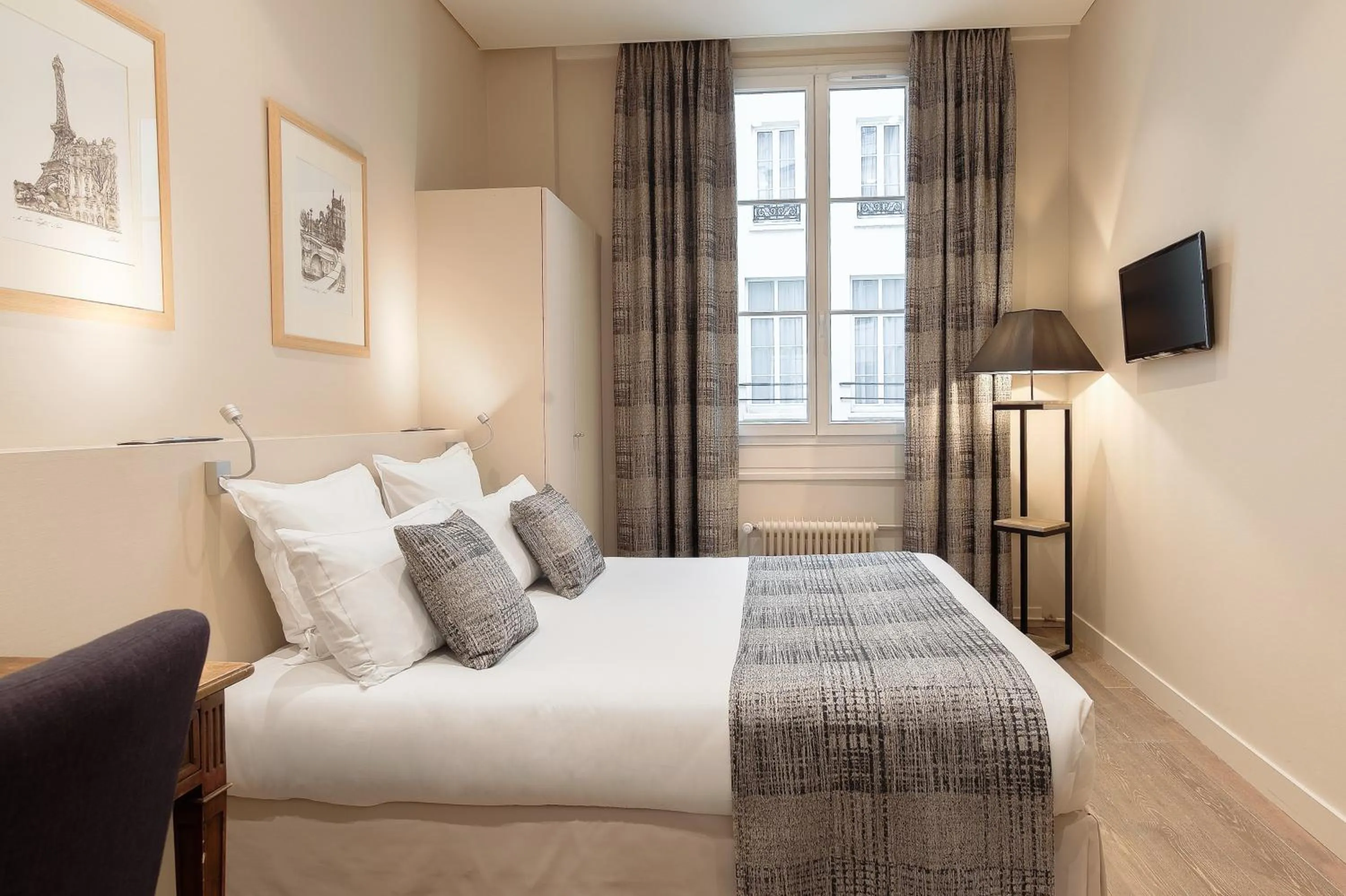 Bed in Hotel Pas De Calais