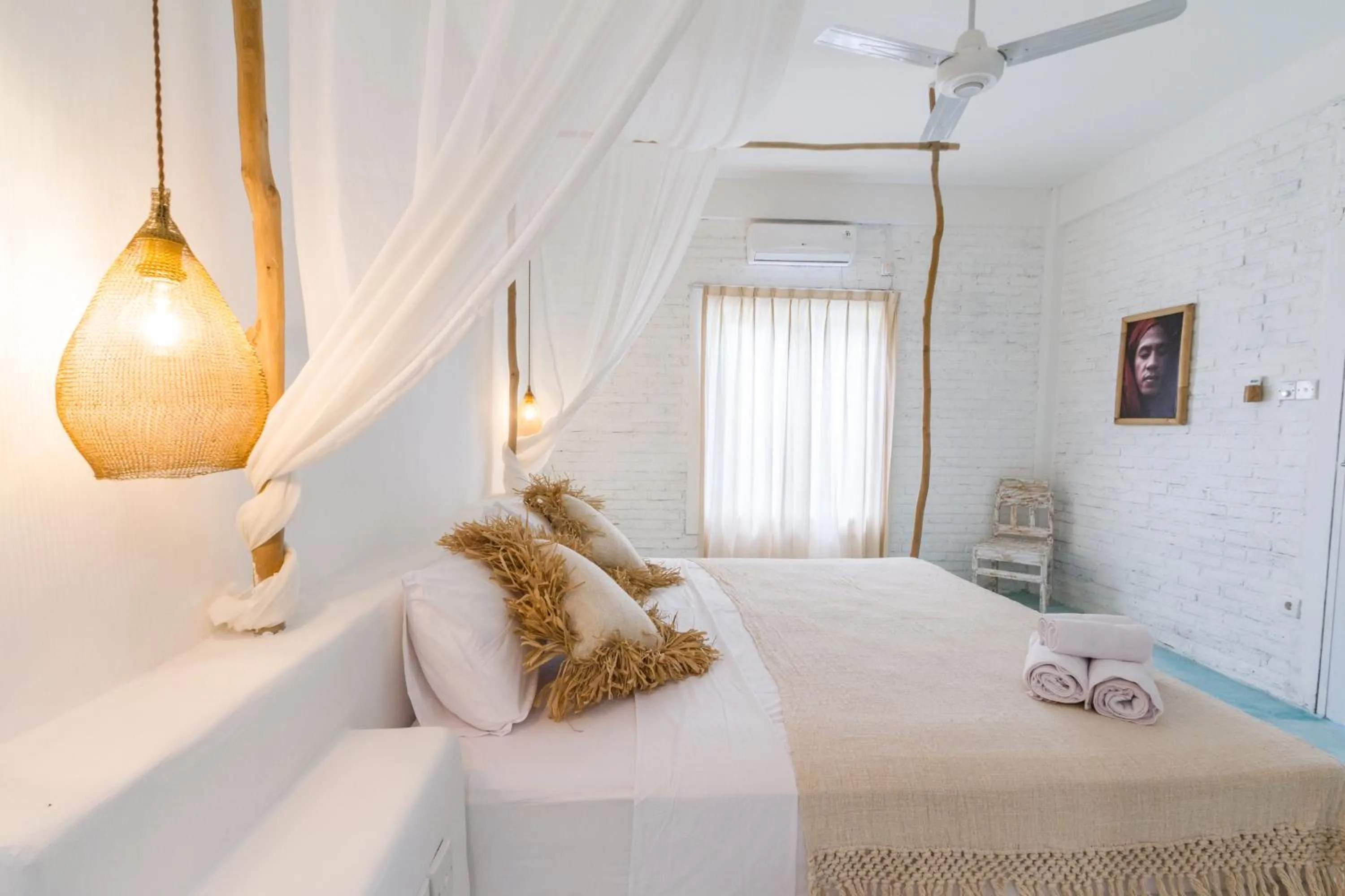 Photo of the whole room, Bed in Canggu Boutique Art Hotel