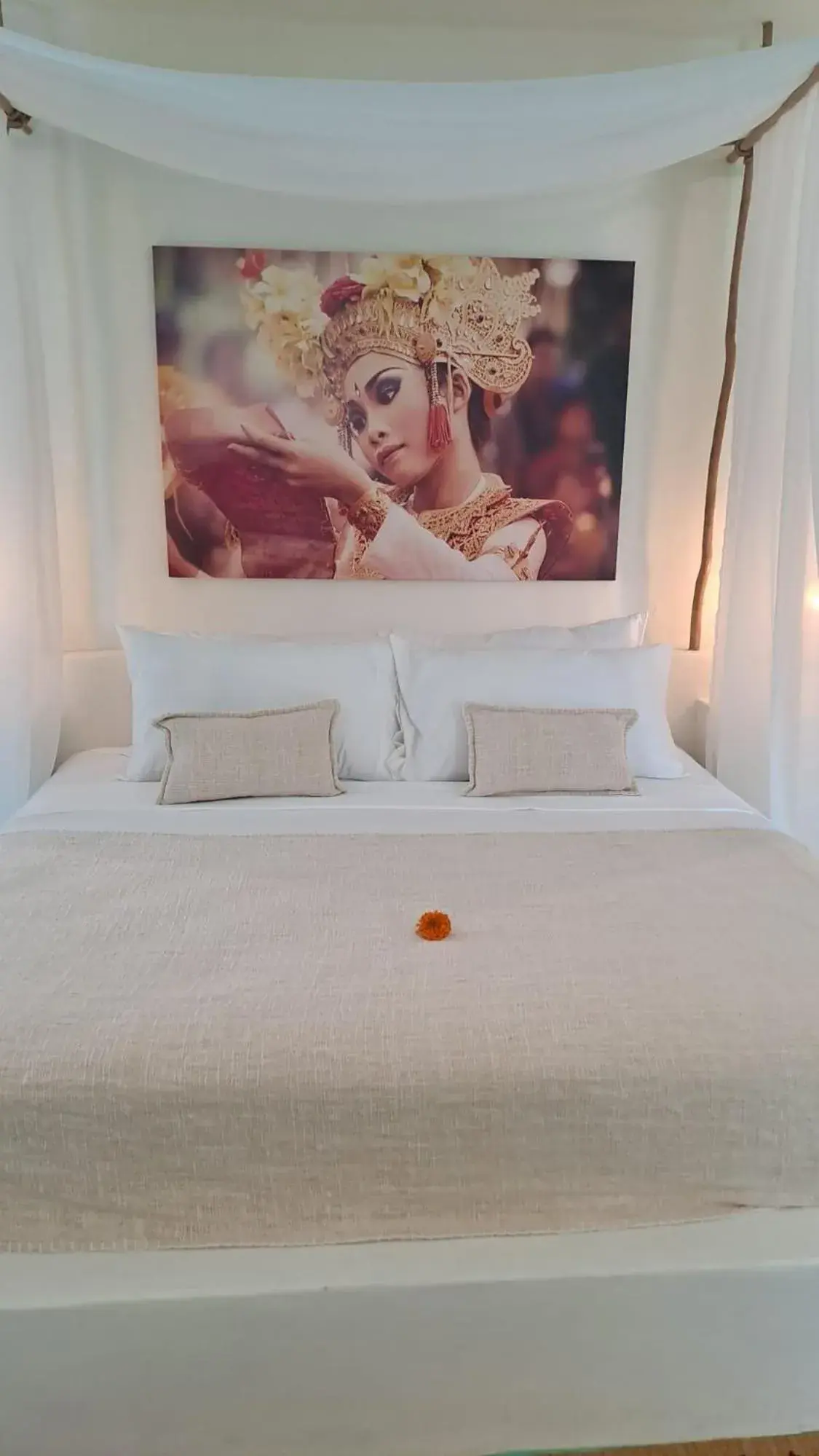 Deluxe King Room in Guru Canggu Art Hotel Deluxe King Room in Guru Canggu Art Hotel