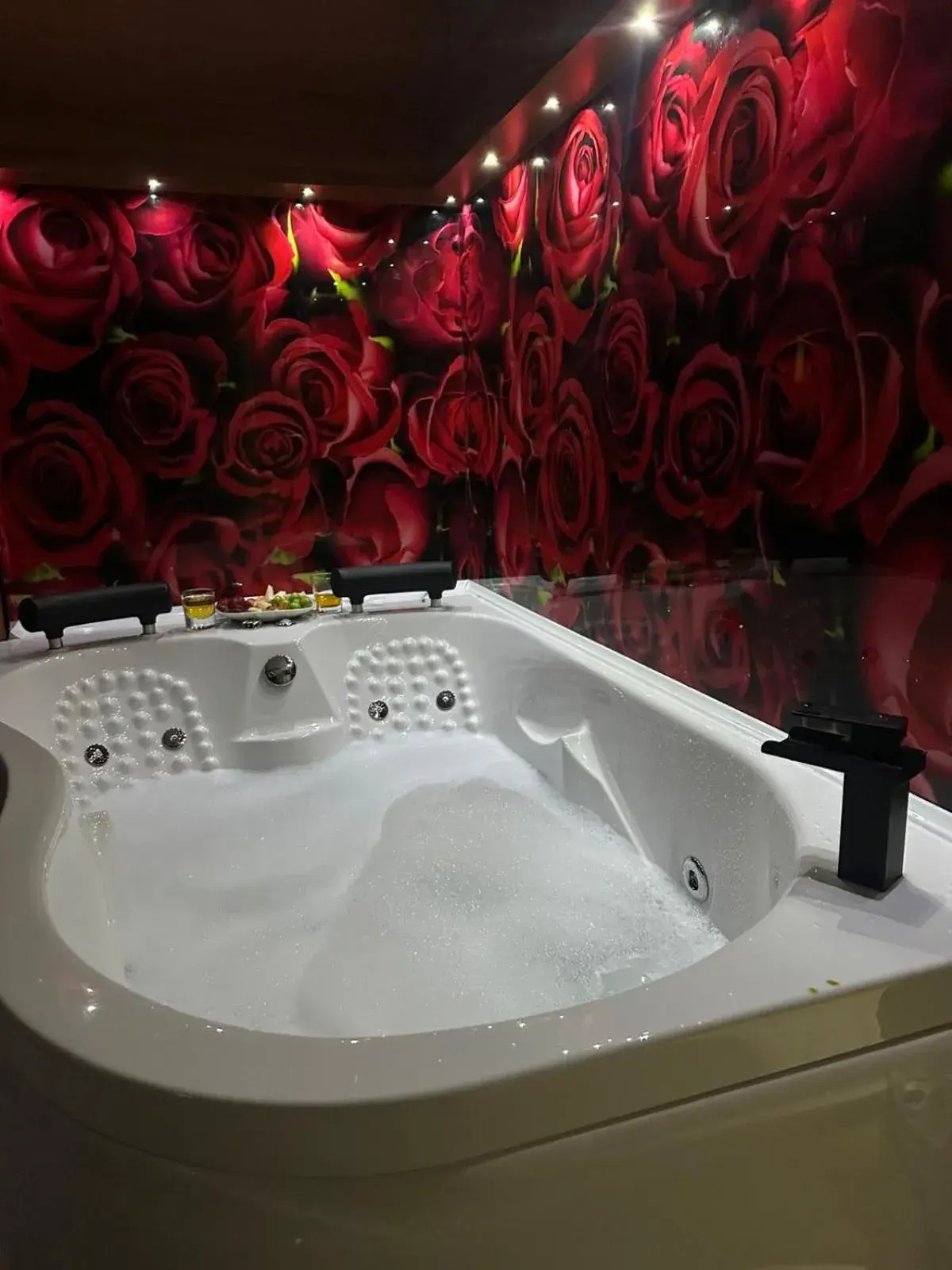 Hot Tub in Blueway Hotel Istanbul Bakırköy City Center Hot Tub in Blueway Hotel Istanbul Bakırköy City Center