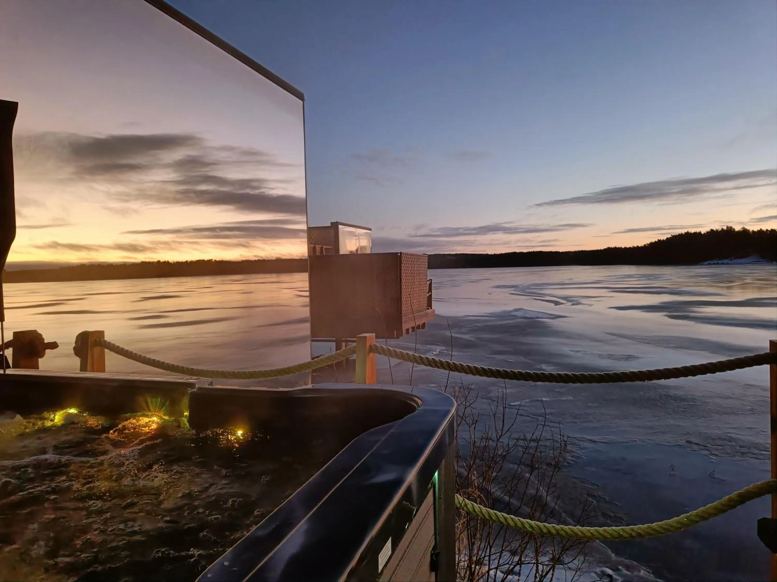 Natural landscape in Lake Hotel Lehmonkärki - Haasi Mirror Houses