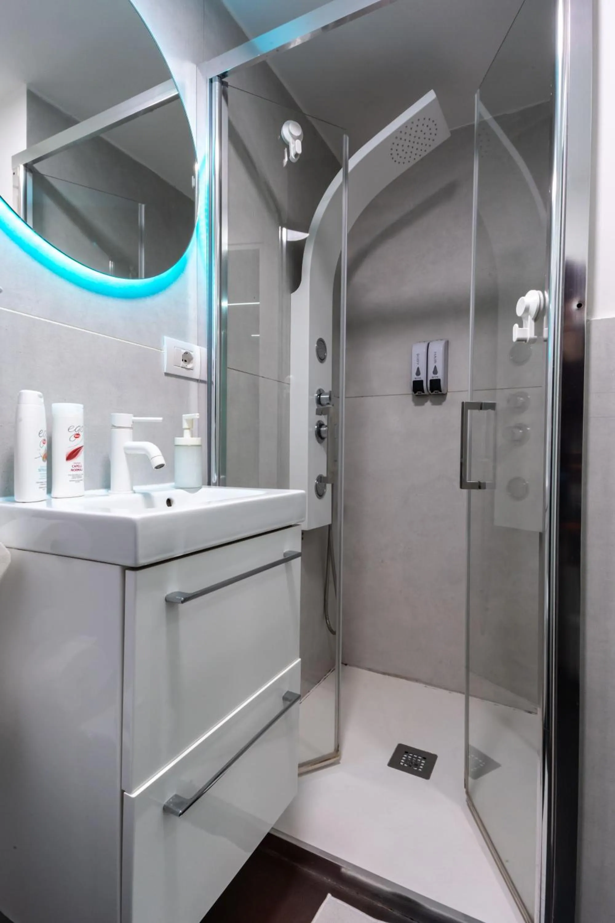 Shower in Skyhouse Duomo