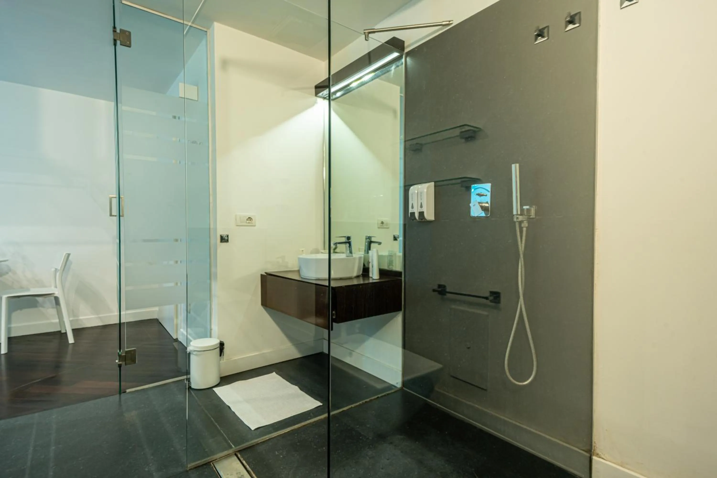 Shower in Skyhouse Duomo