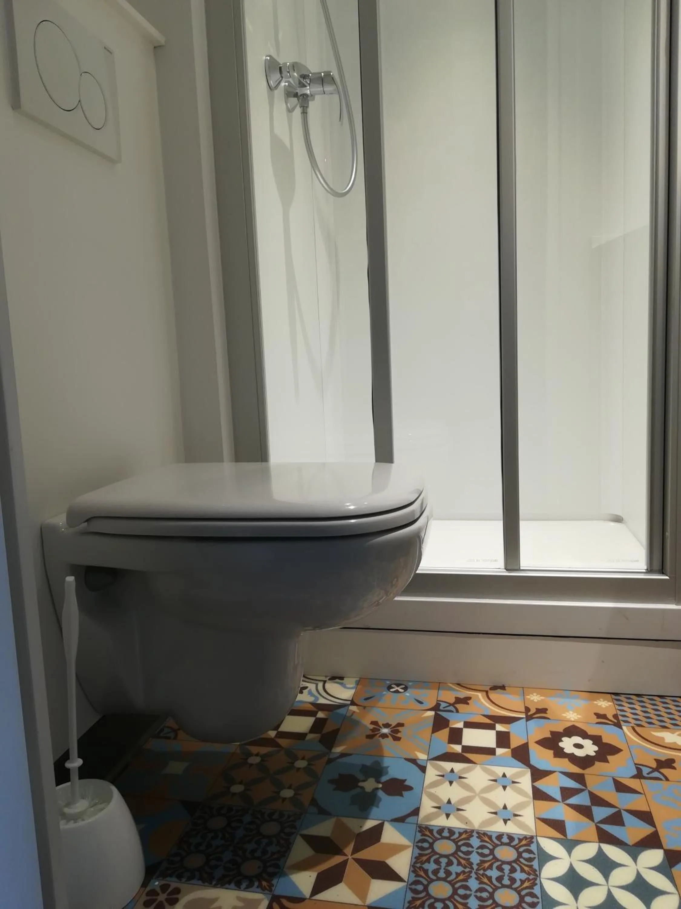 Bathroom in hotelF1 Avignon Centre Courtine gare TGV