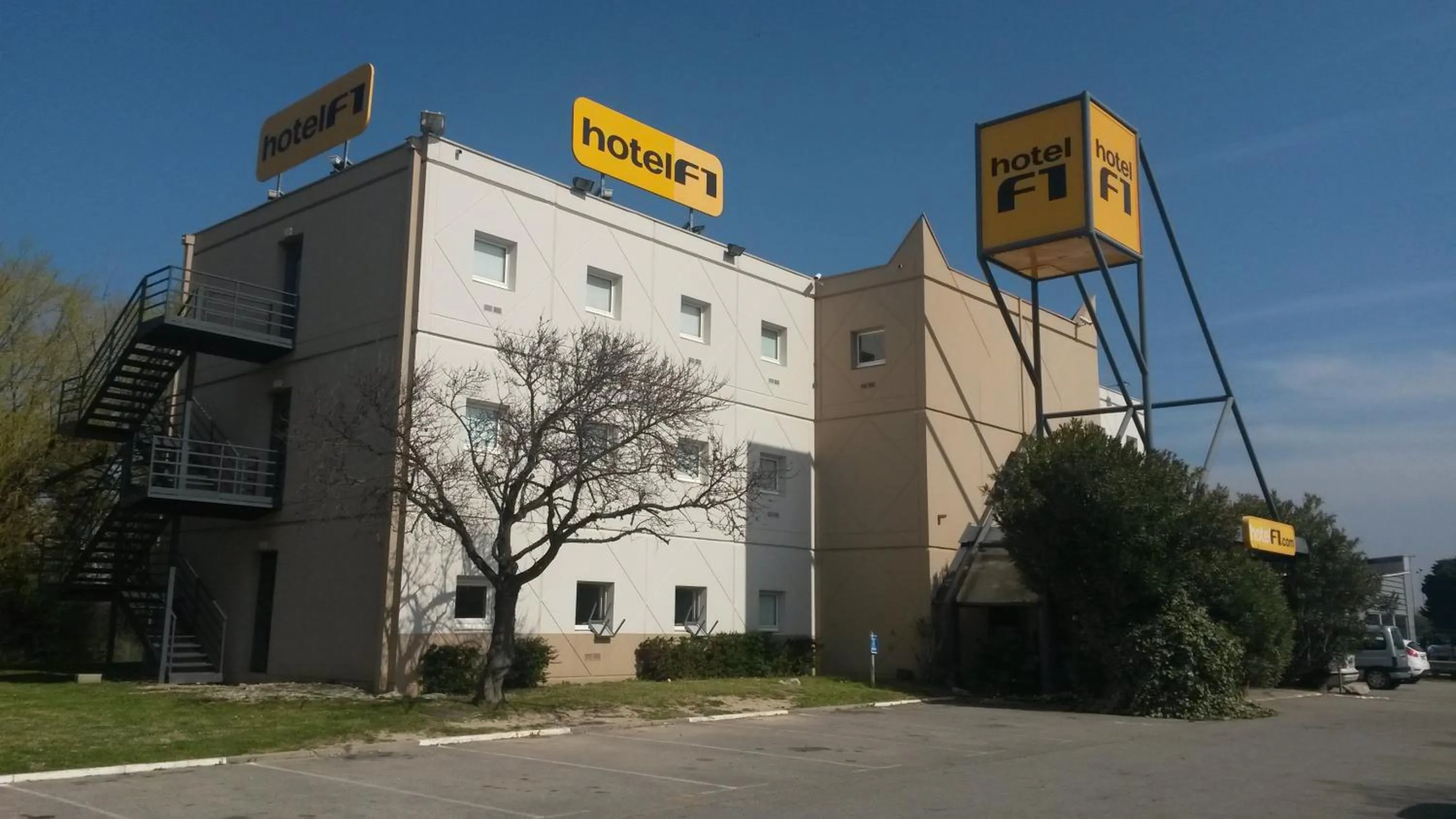 Property building in hotelF1 Avignon Centre Courtine gare TGV