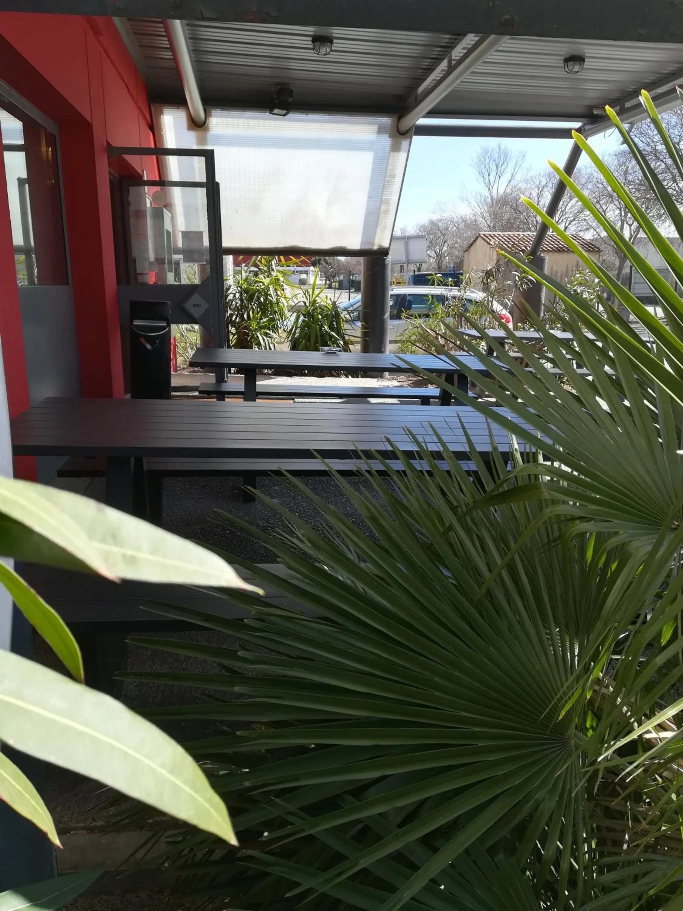 Garden in hotelF1 Avignon Centre Courtine gare TGV