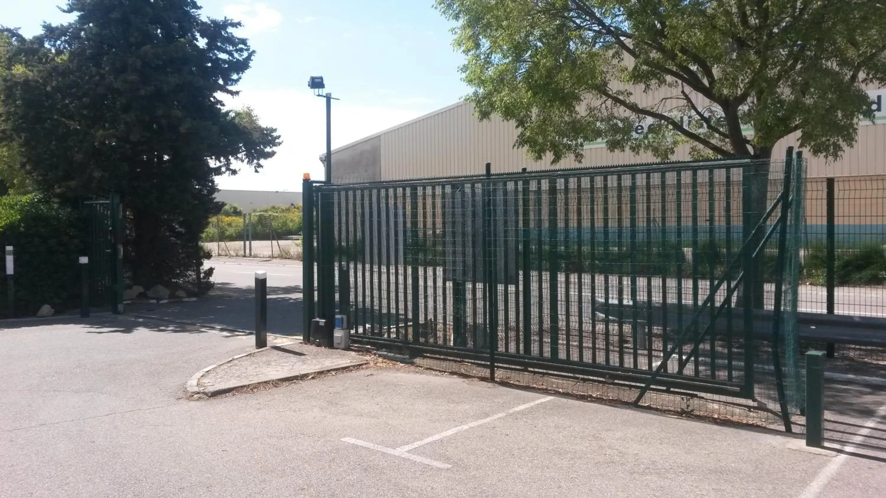 Facade/entrance in hotelF1 Avignon Centre Courtine gare TGV