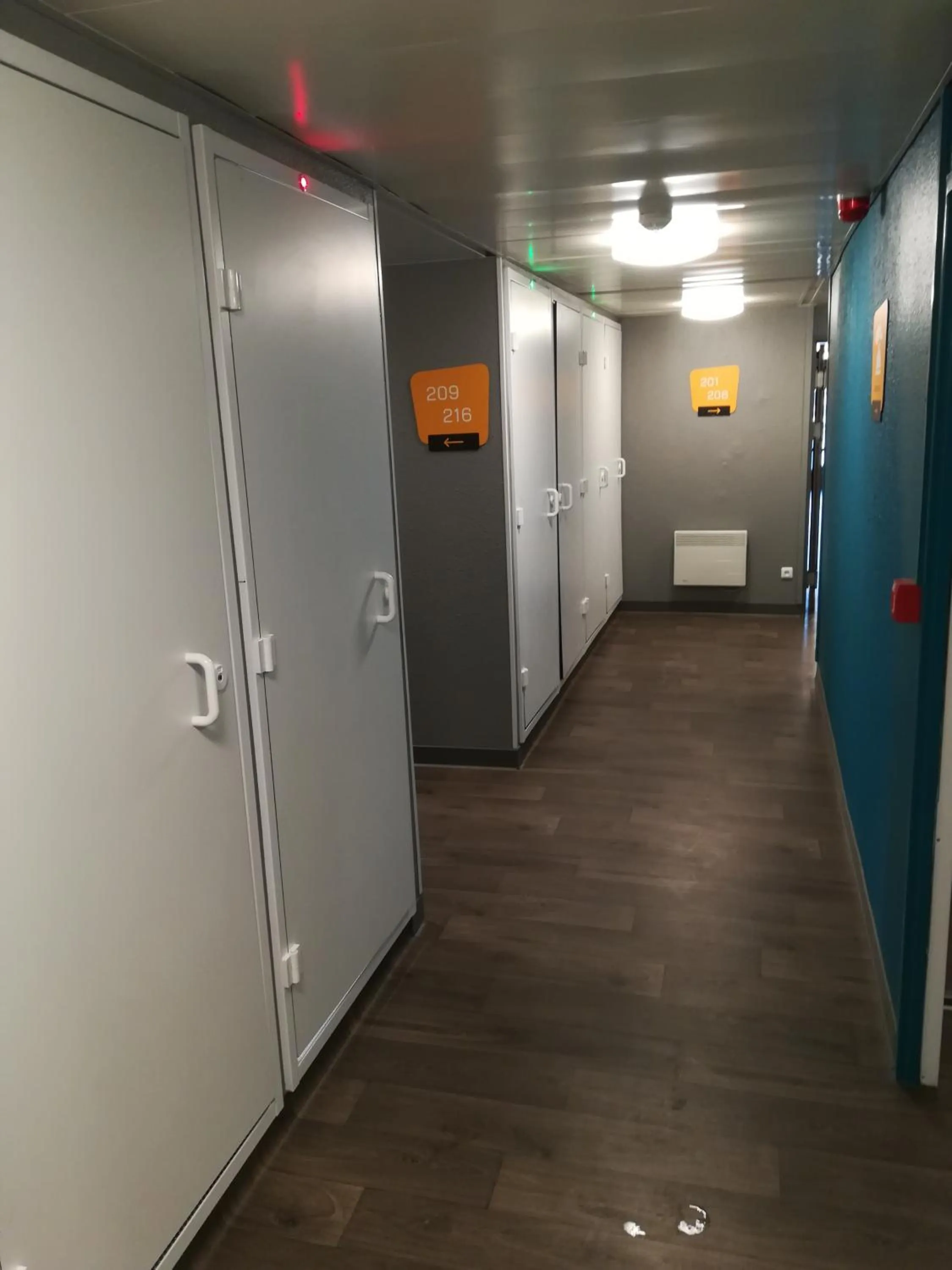 Bathroom in hotelF1 Avignon Centre Courtine gare TGV