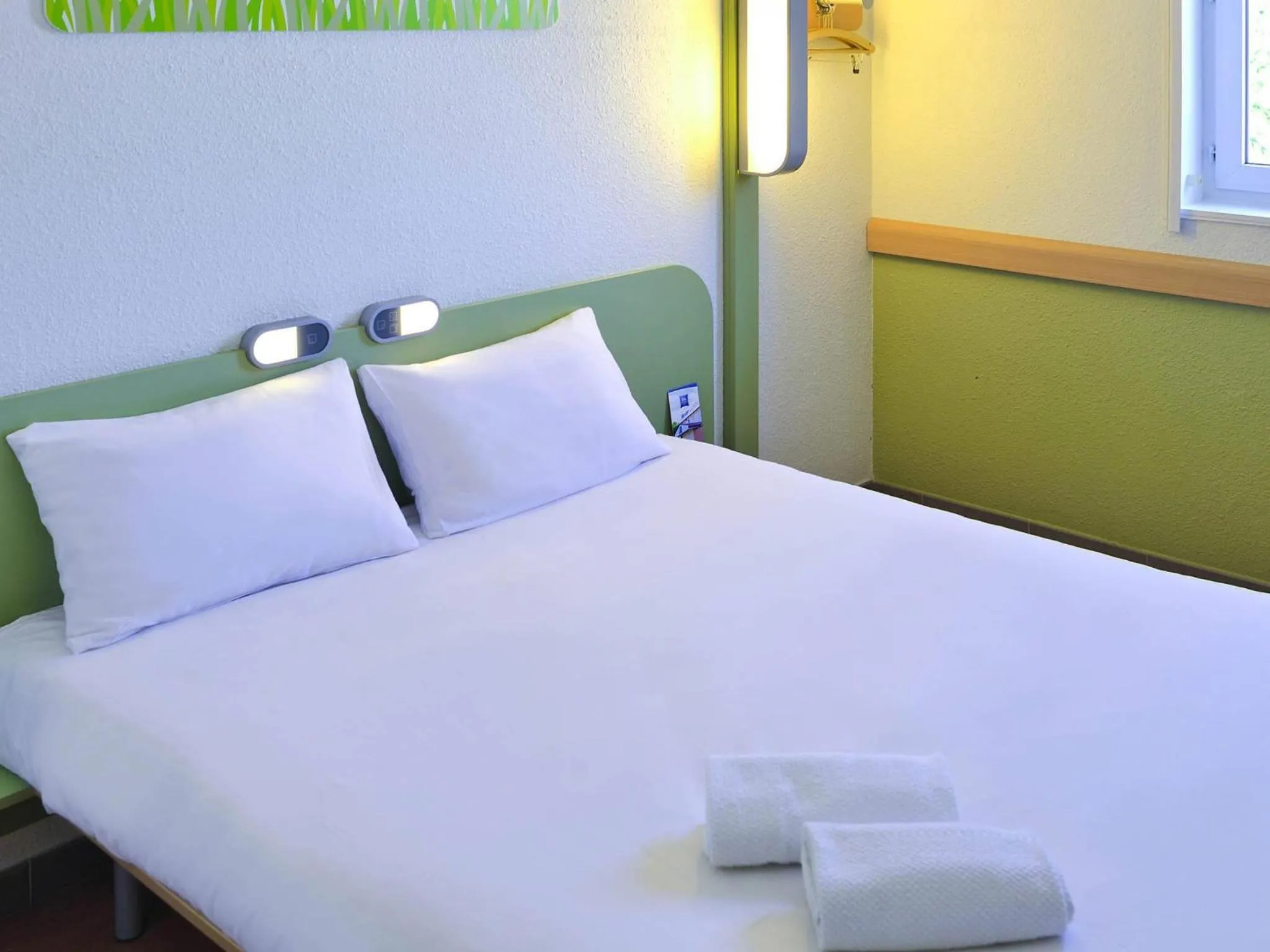 Bedroom, Bed in ibis budget Orange Centre