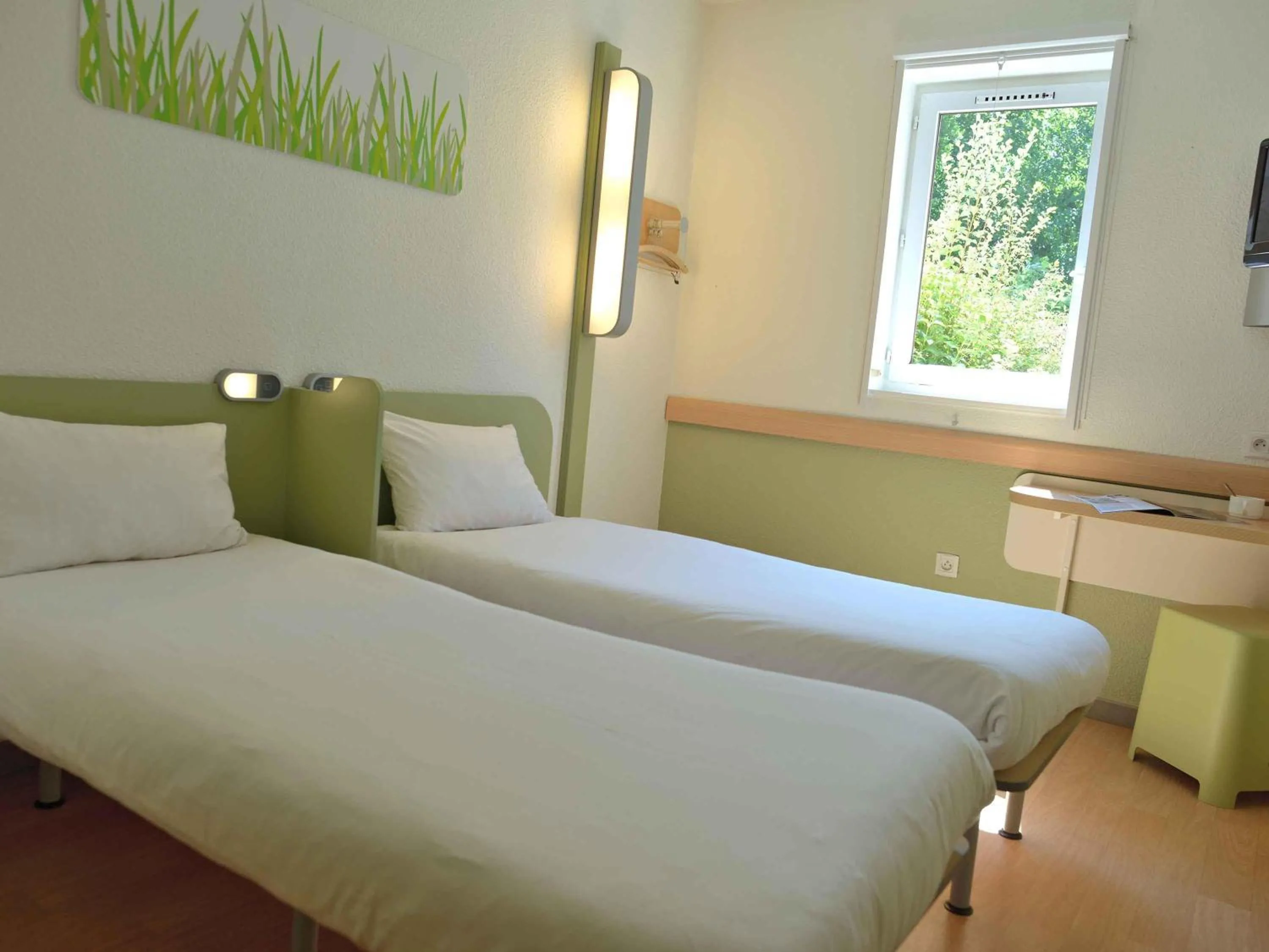 Bedroom, Bed in ibis budget Orange Centre