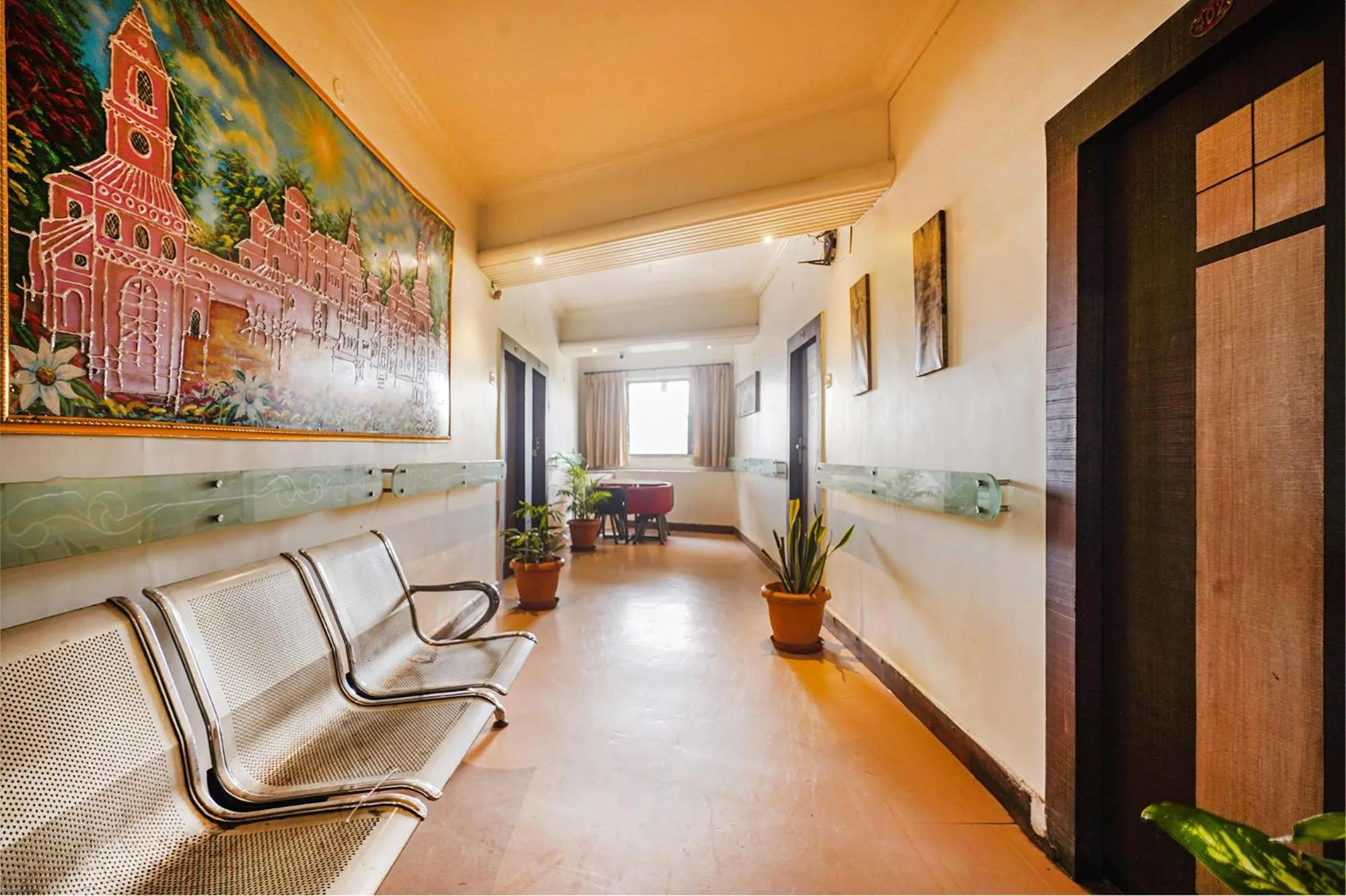 Lobby or reception in FabHotel Shravan - Nr Eternity Mall