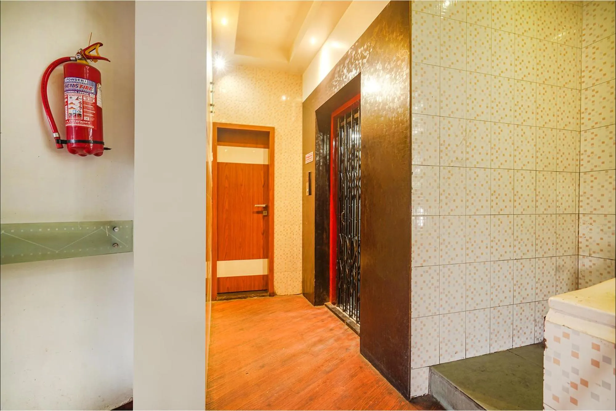 Lobby or reception in FabHotel Shravan - Nr Eternity Mall