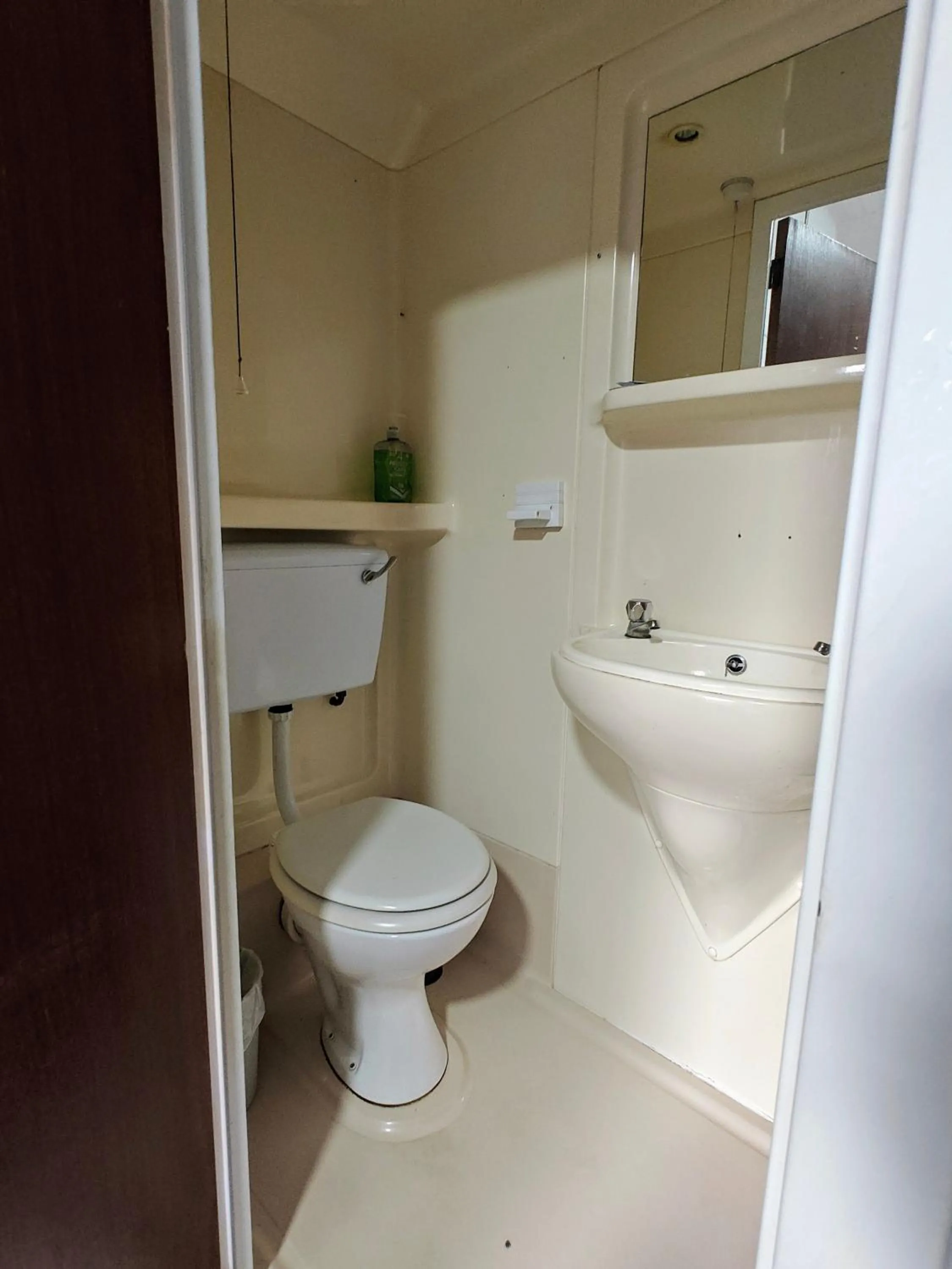Toilet in Campbells Guest House