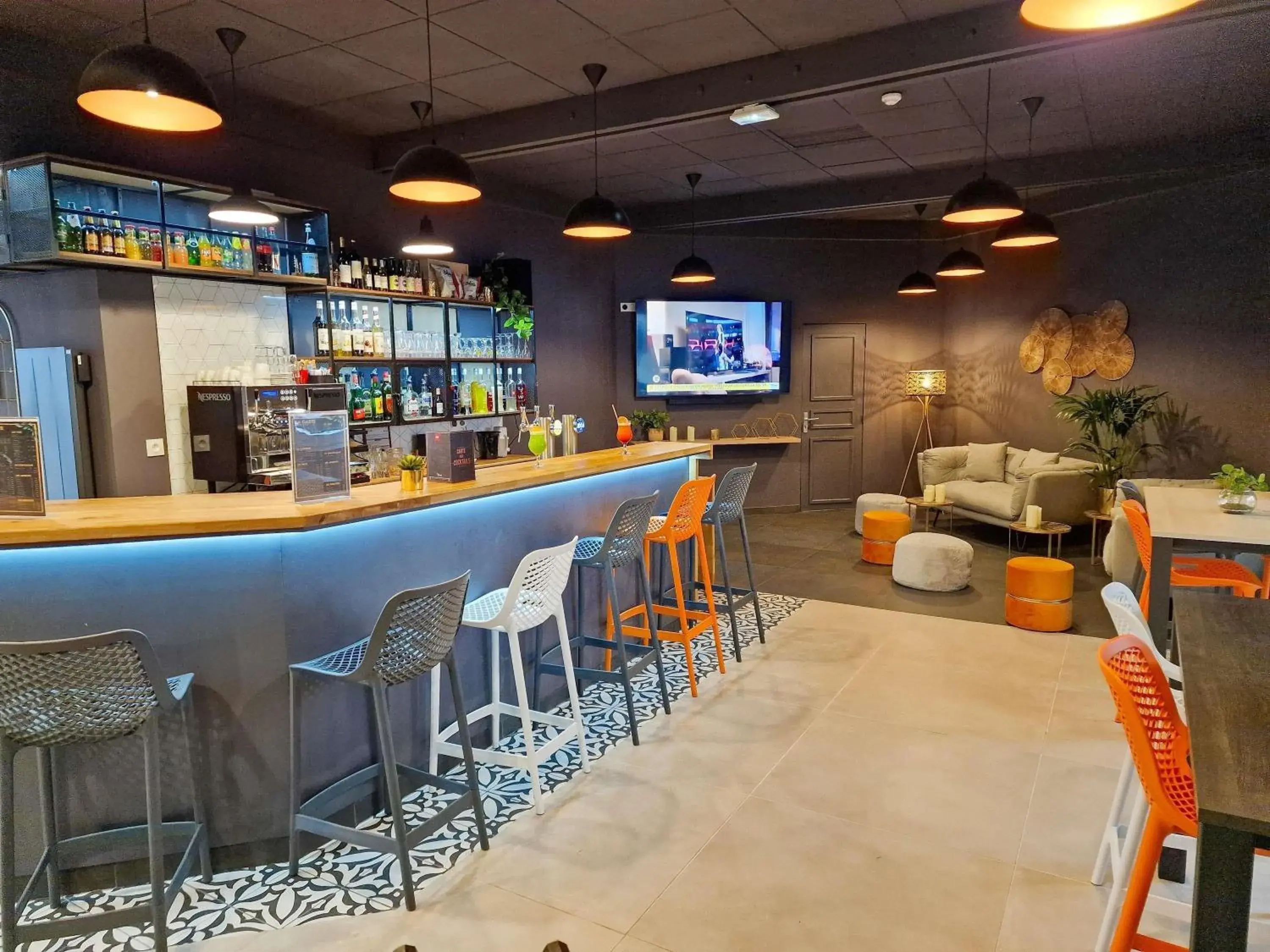 Lounge or bar in ibis Rambouillet Lounge or bar in ibis Rambouillet