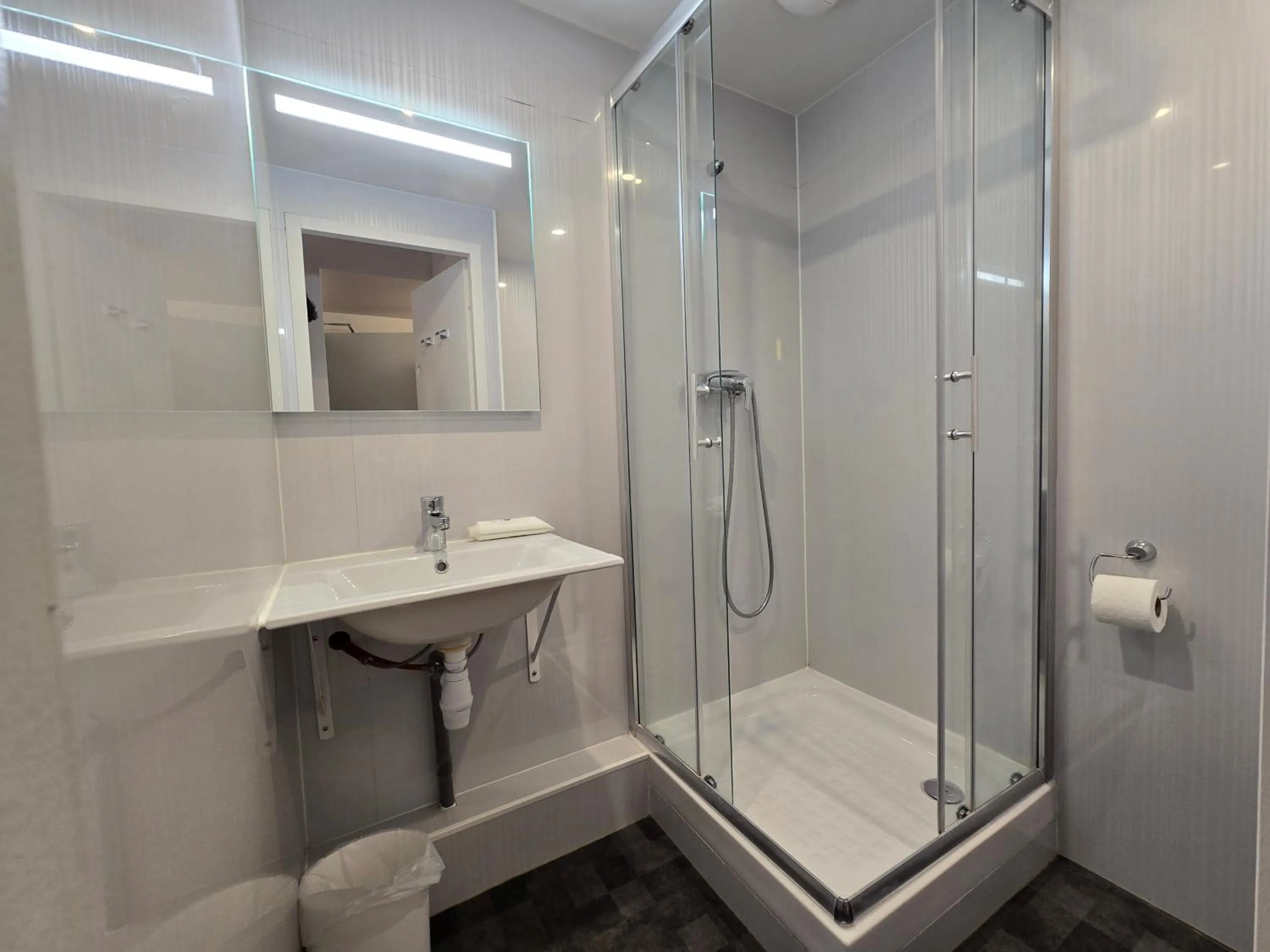 Shower in Premiere Classe Paris Nord - Sarcelles