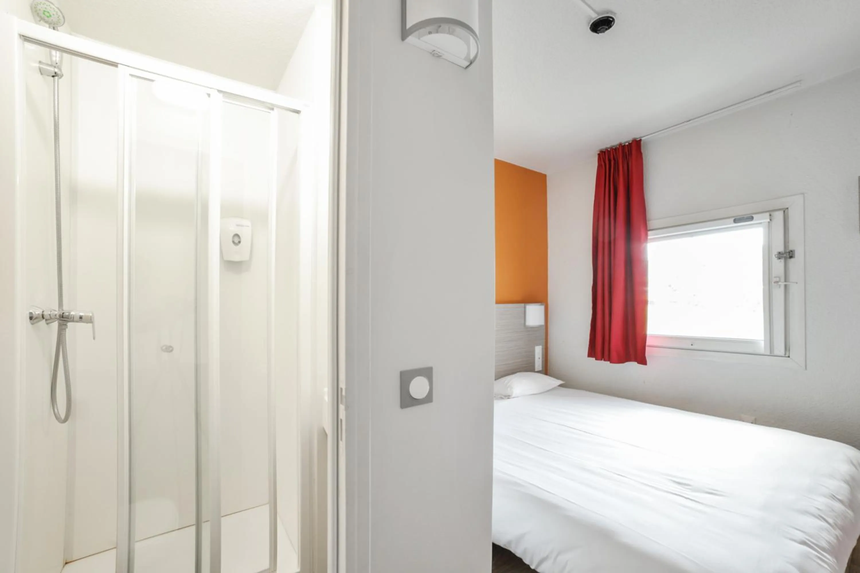 Bed in Premiere Classe Paris Nord - Sarcelles