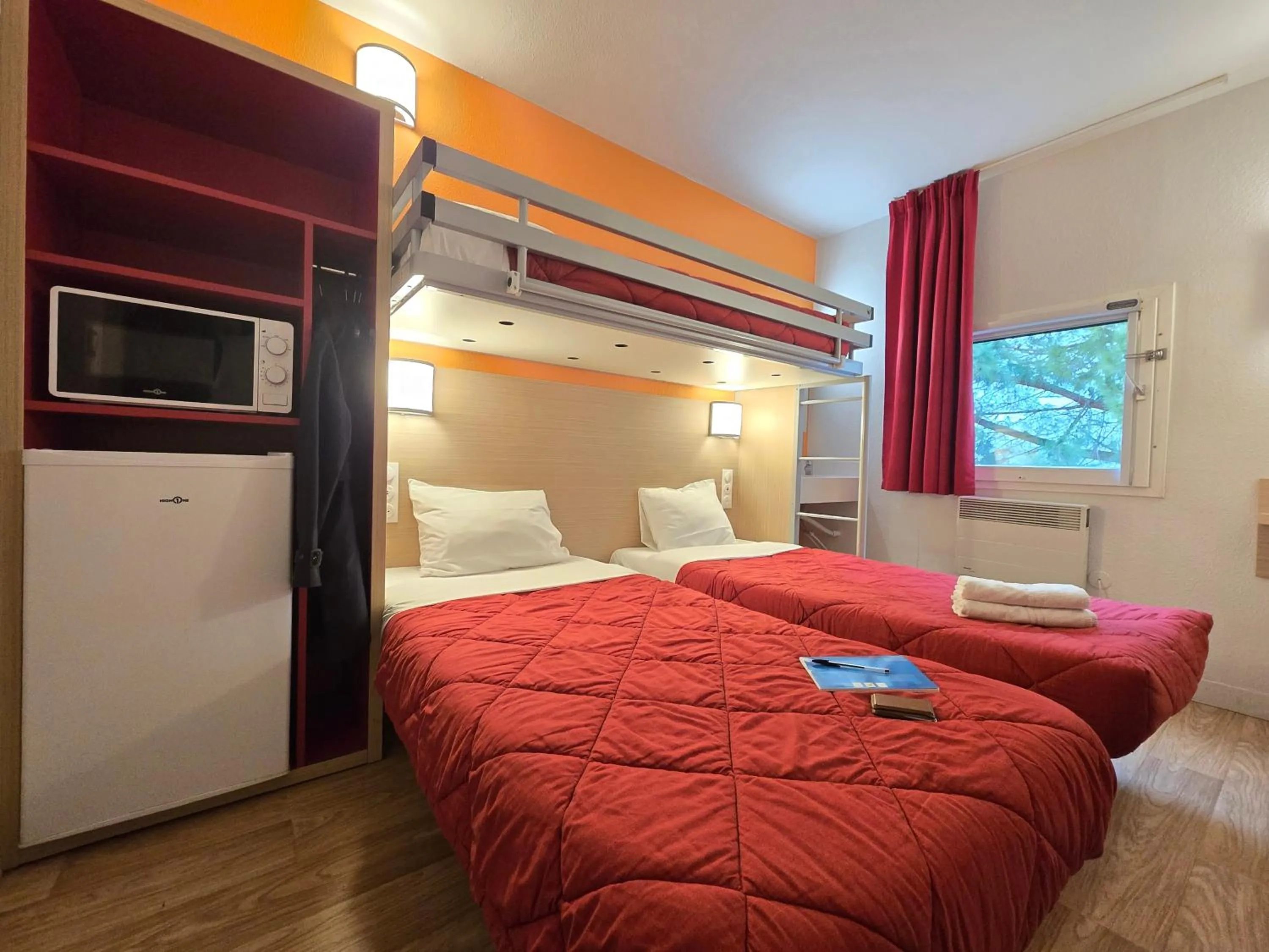 Bed in Premiere Classe Paris Nord - Sarcelles