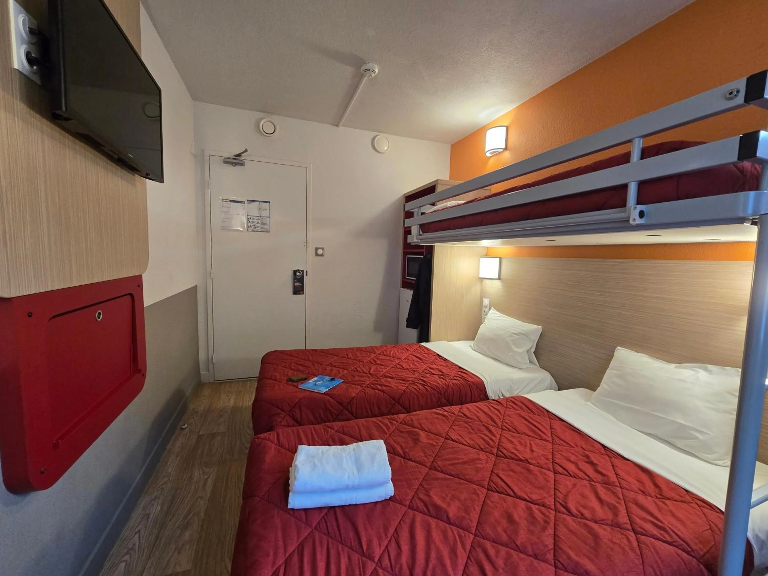 Bed in Premiere Classe Paris Nord - Sarcelles