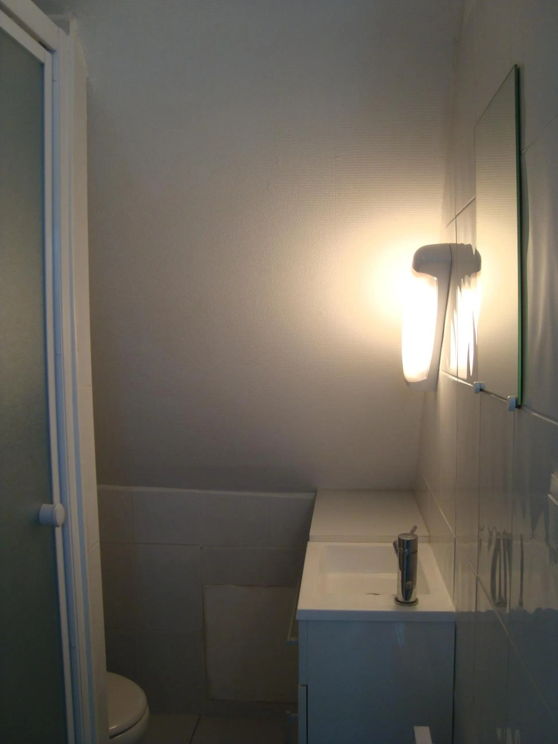 Shower in Studio "LA MEDINA", PISCINE dès le 12 juillet, JARDIN BOTANIQUE, COMMERCES &MER