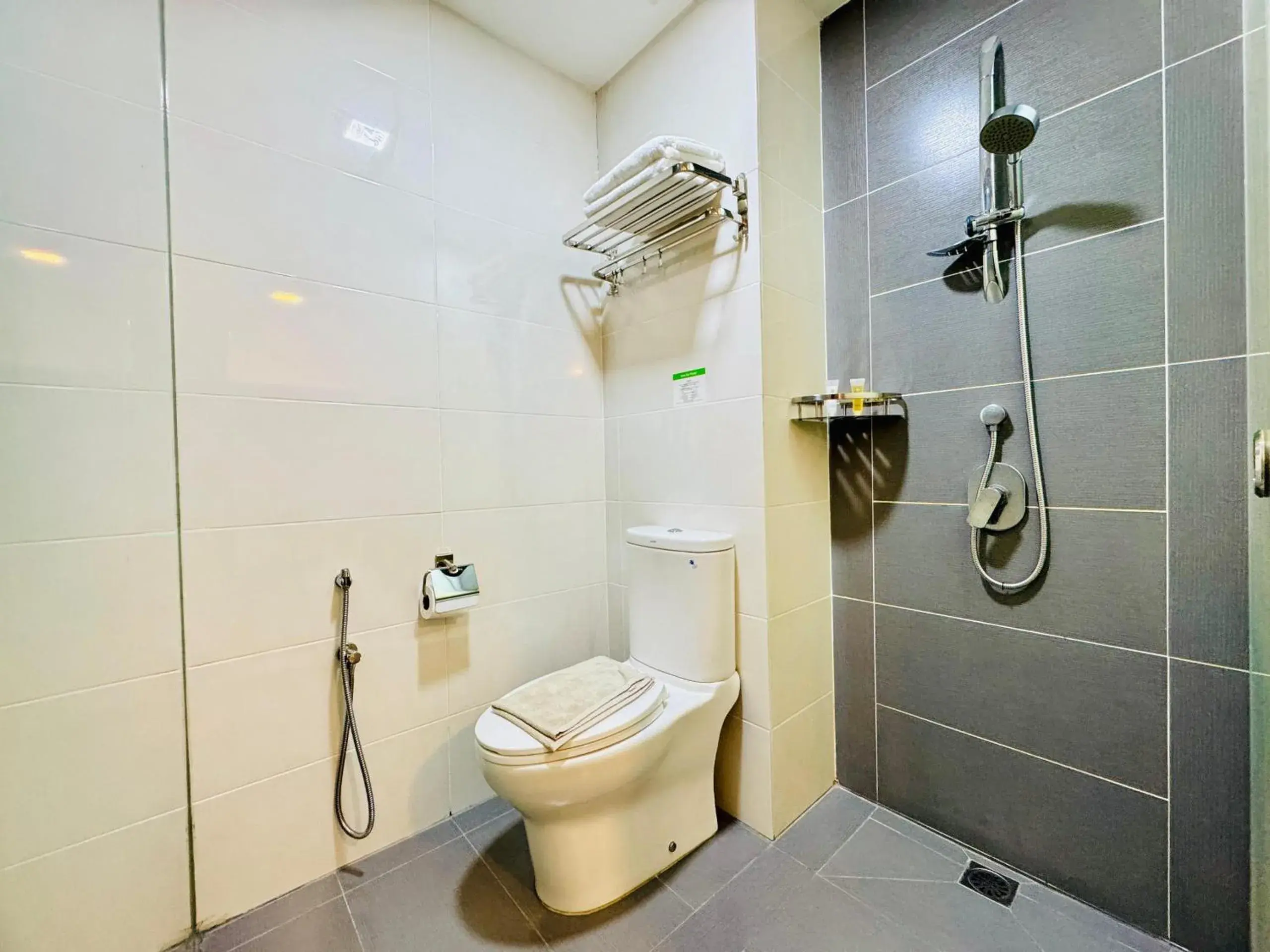 Shower in Kingston Hotel 13 - Penang Hills formerly known as Deview Hotel Shower in Kingston Hotel 13 - Penang Hills formerly known as Deview Hotel