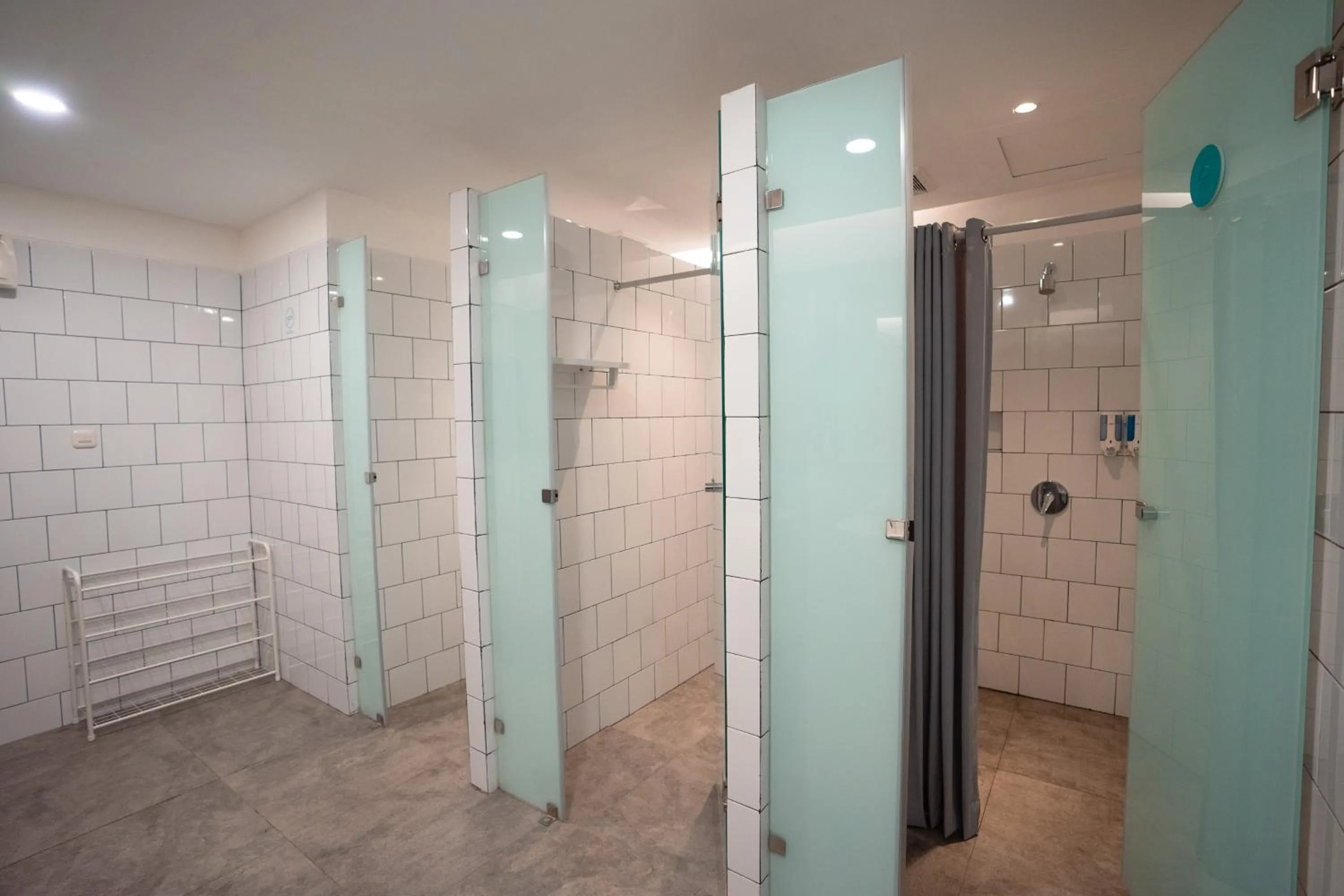 Shower in Bobopod Slamet Riyadi, Solo