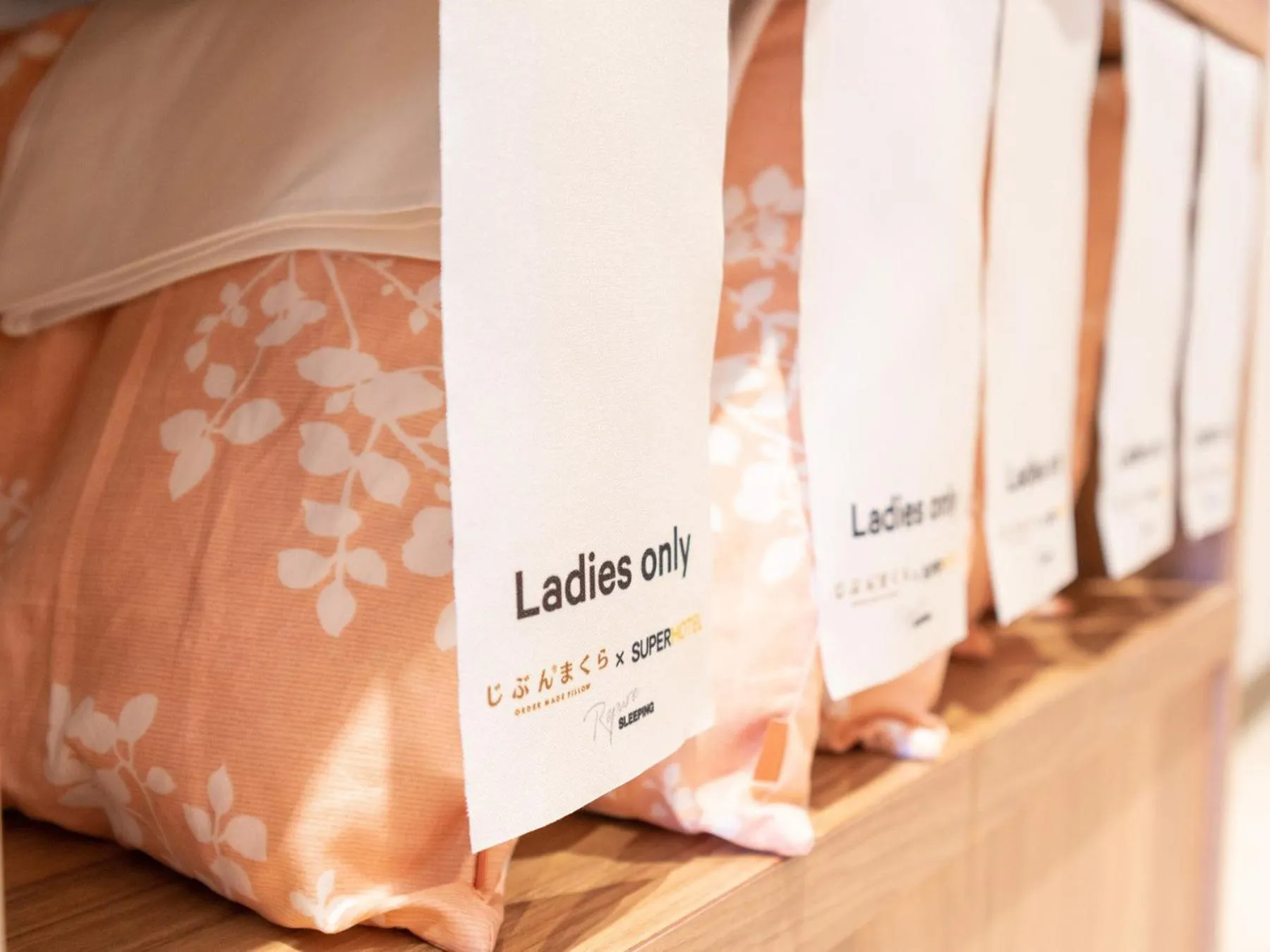 Bed in Super Hotel JR Fujiekimae Kinenkan