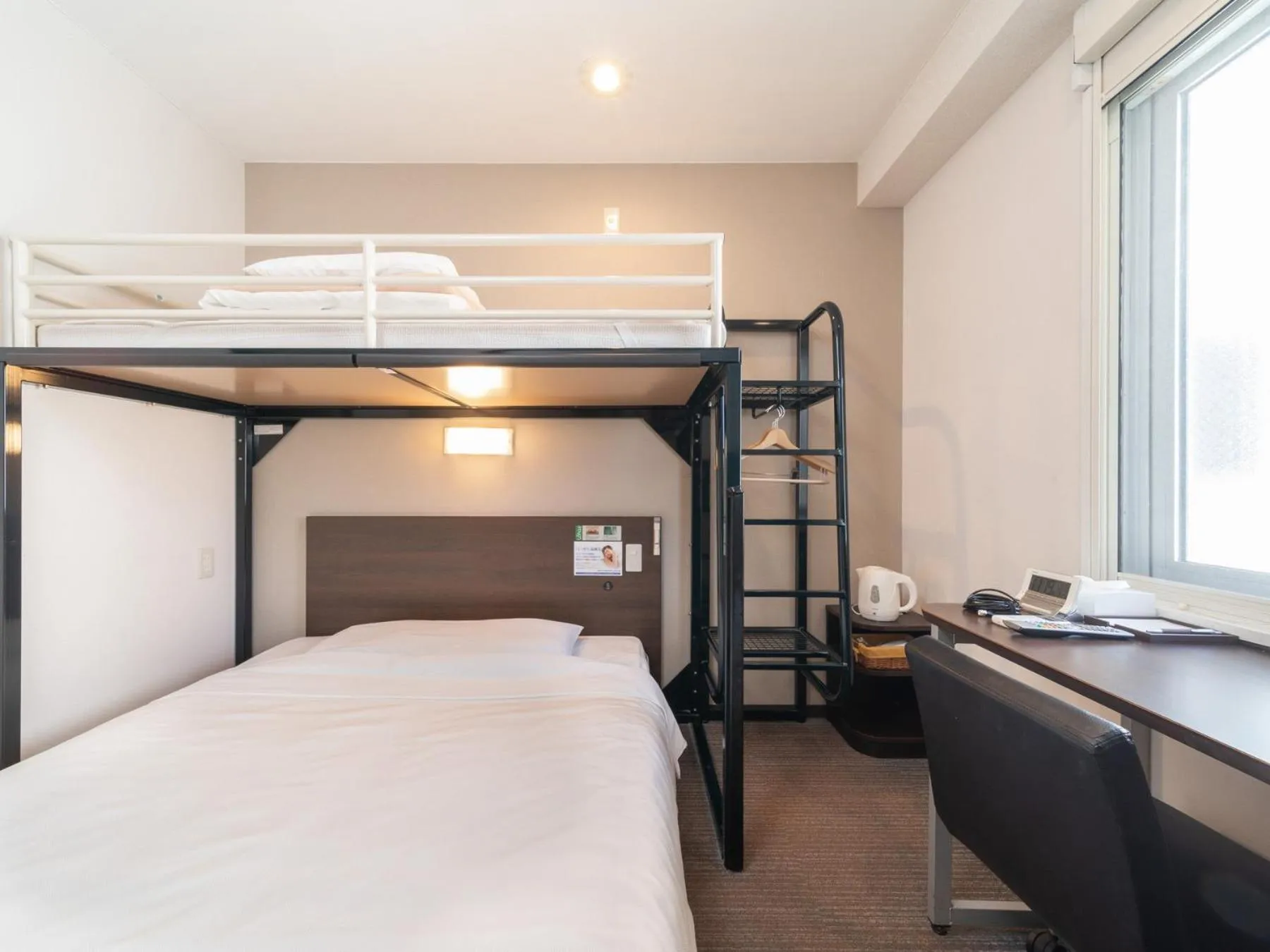 Bed in Super Hotel JR Fujiekimae Kinenkan