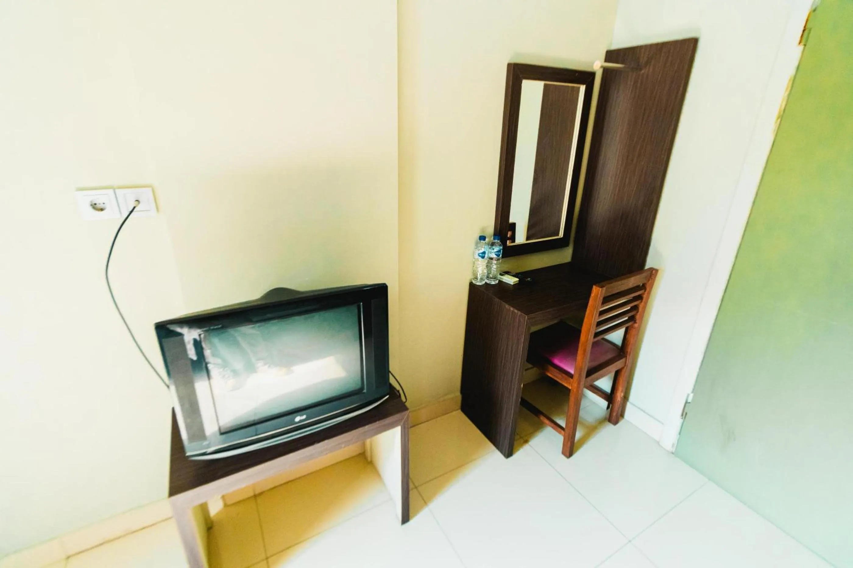 Communal lounge/ TV room in Bidari Hotel Lombok