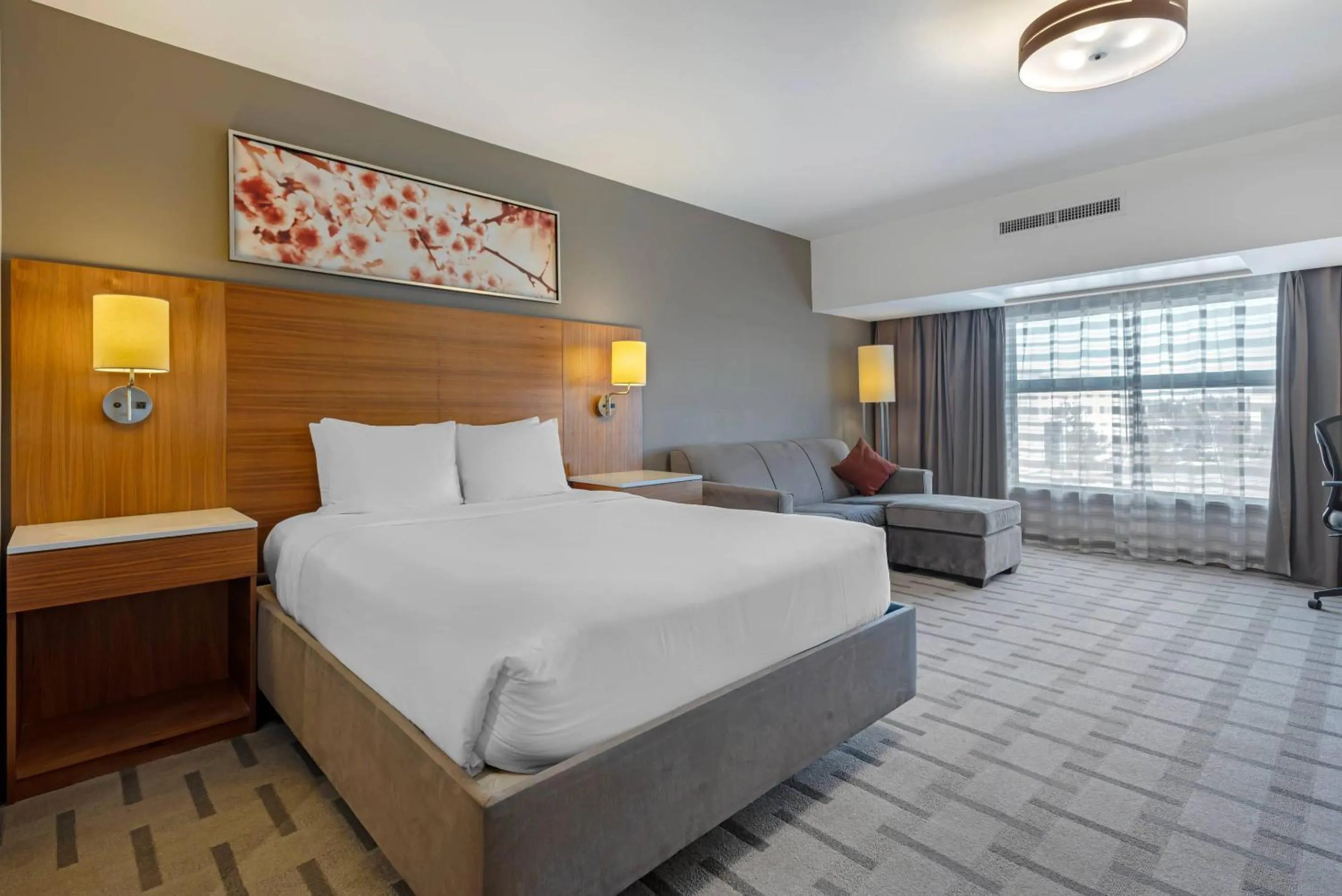 Bedroom, Bed in Radisson Hotel & Conference Centre Calgary Airport