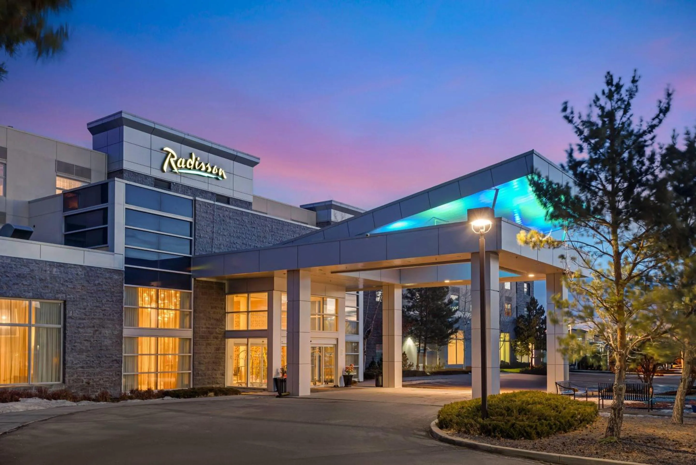 Property building in Radisson Hotel & Conference Centre Calgary Airport