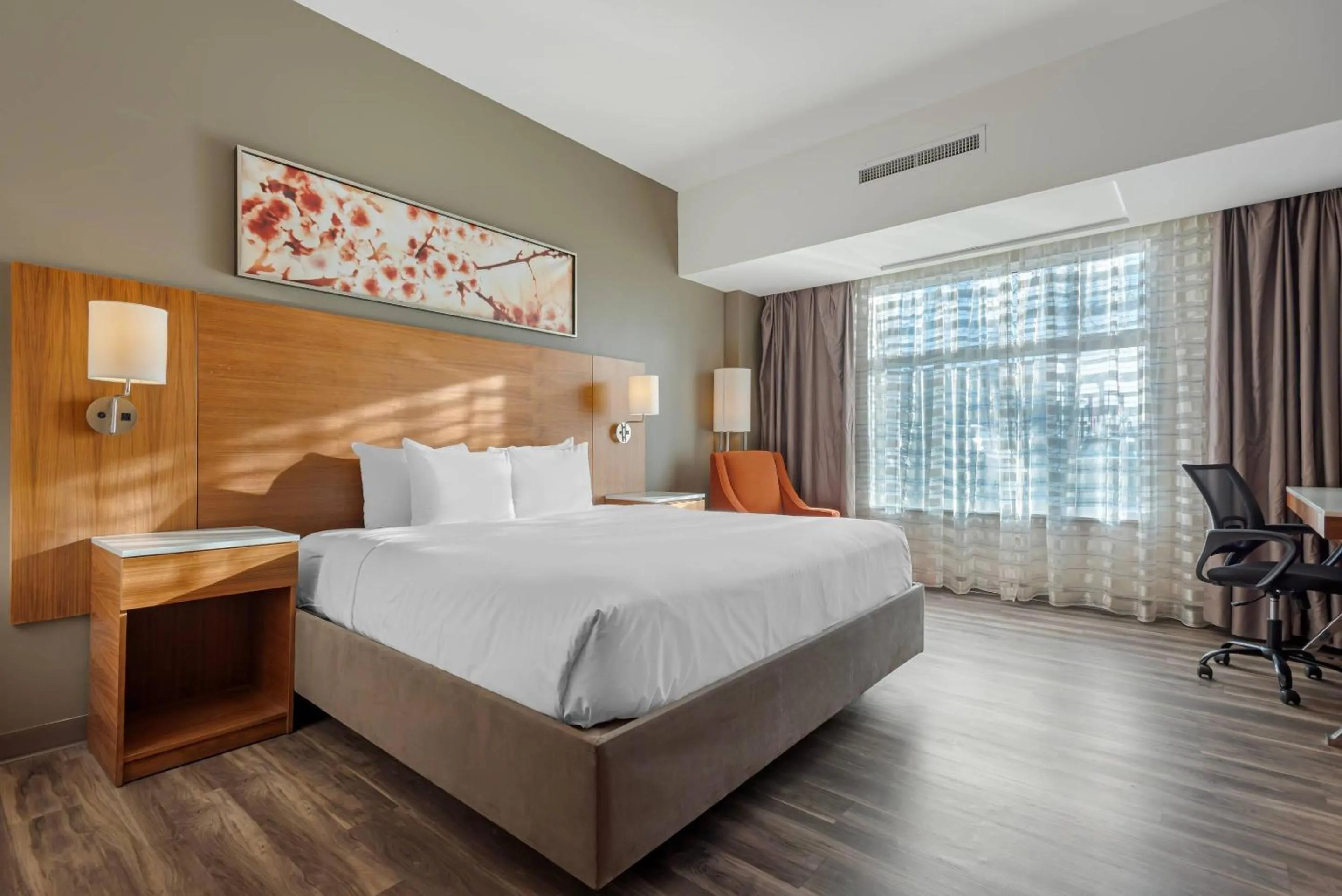 Bedroom, Bed in Radisson Hotel & Conference Centre Calgary Airport