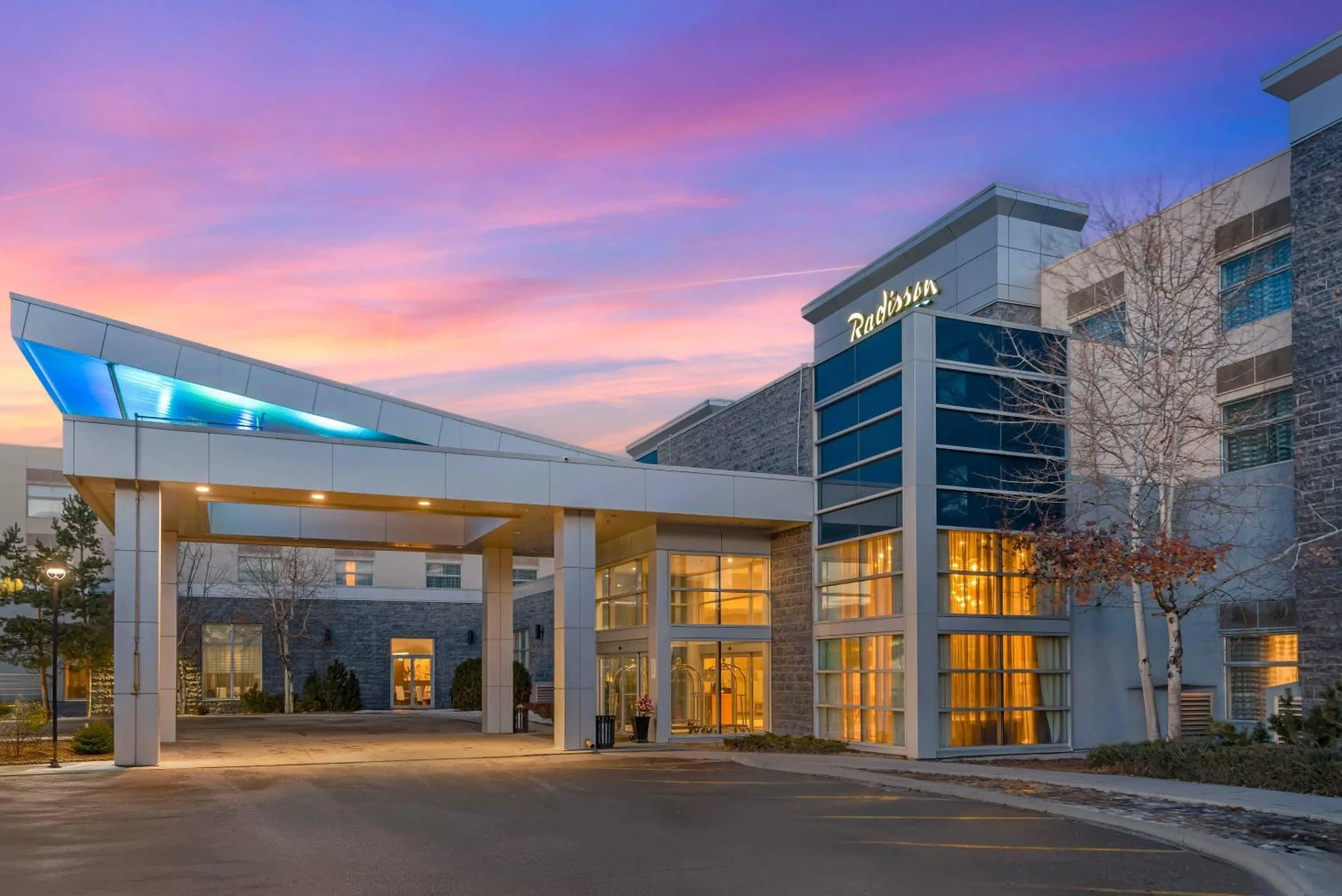 Property building in Radisson Hotel & Conference Centre Calgary Airport