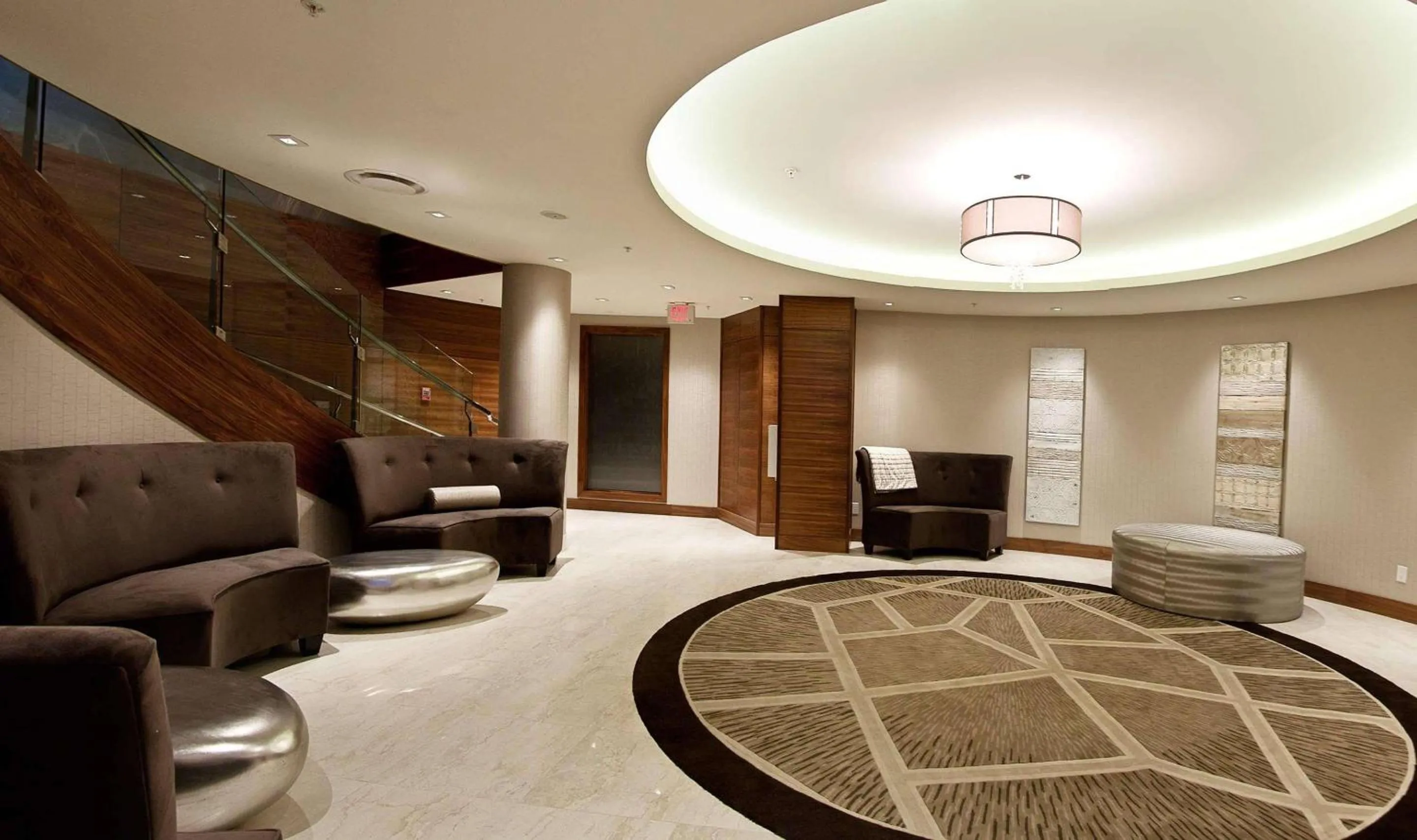 Lobby or reception in Radisson Hotel & Conference Centre Calgary Airport