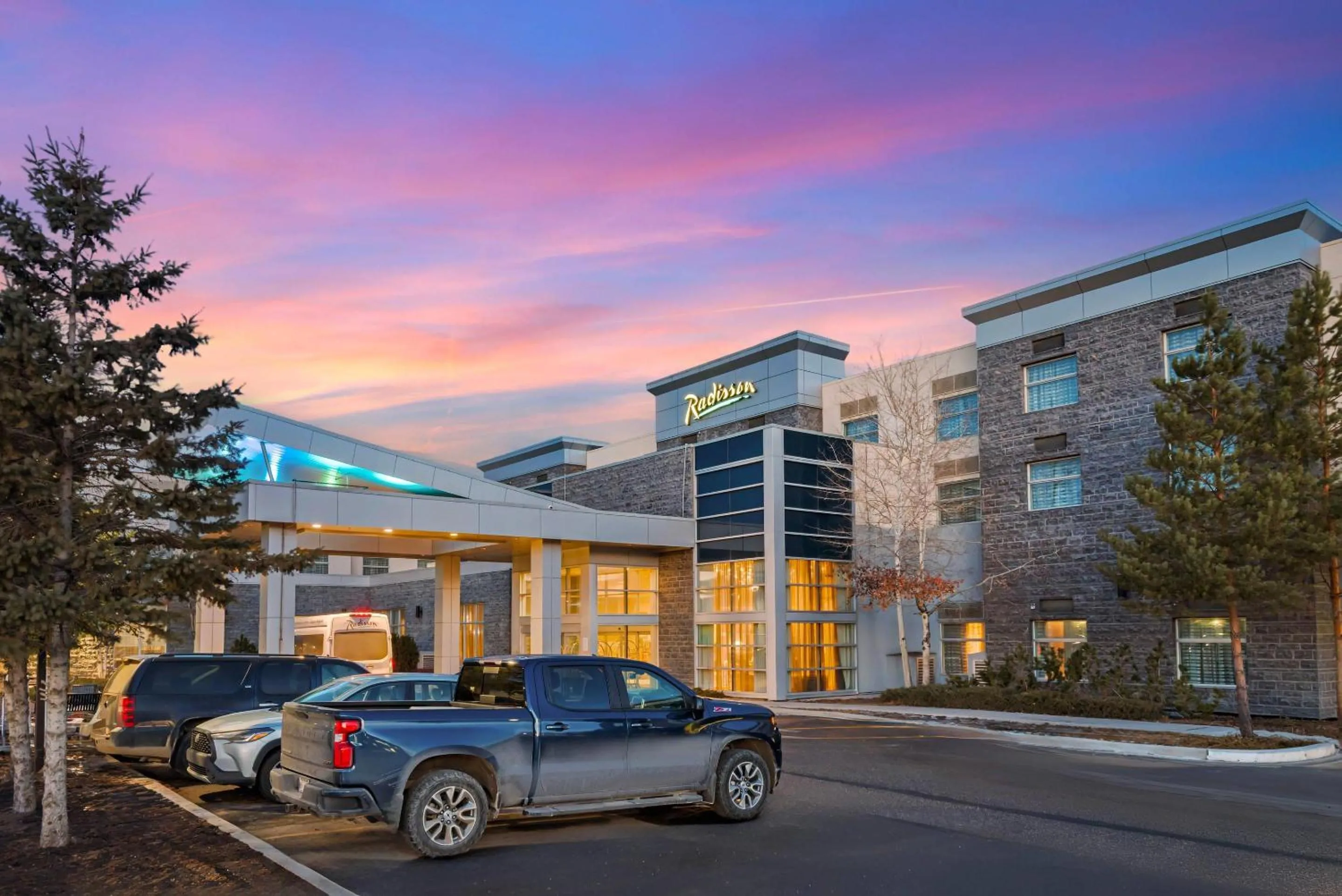 Property building in Radisson Hotel & Conference Centre Calgary Airport