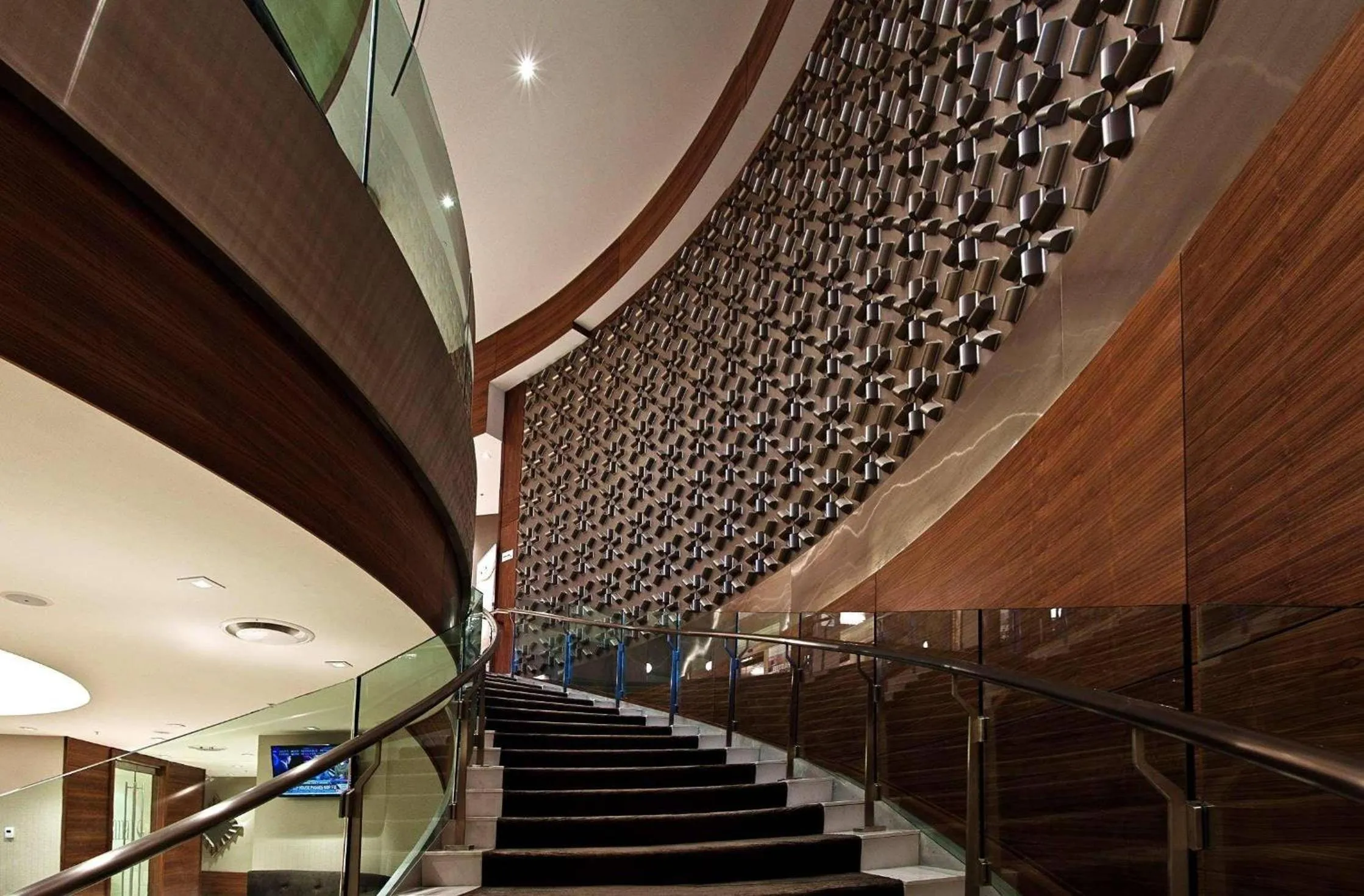 Lobby or reception in Radisson Hotel & Conference Centre Calgary Airport