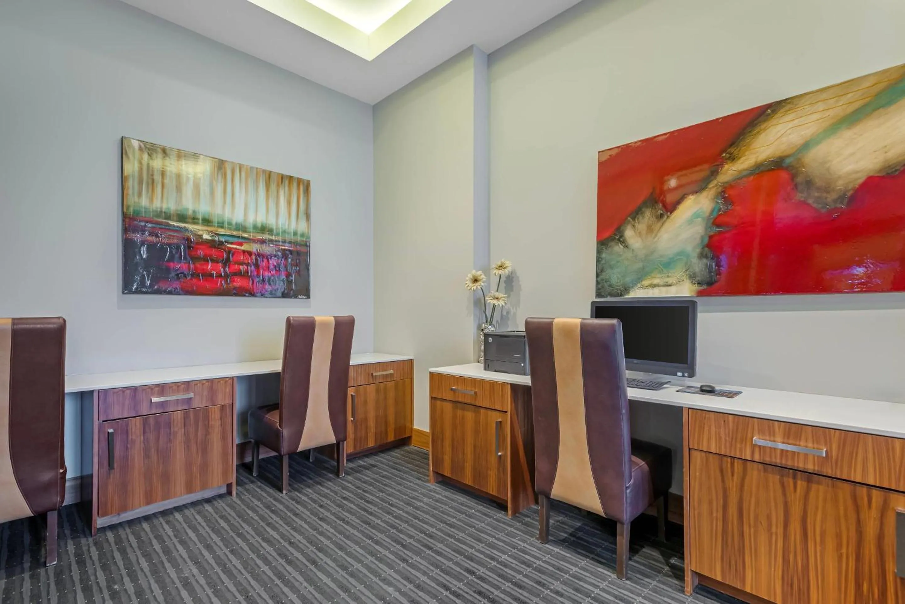 Business facilities in Radisson Hotel & Conference Centre Calgary Airport