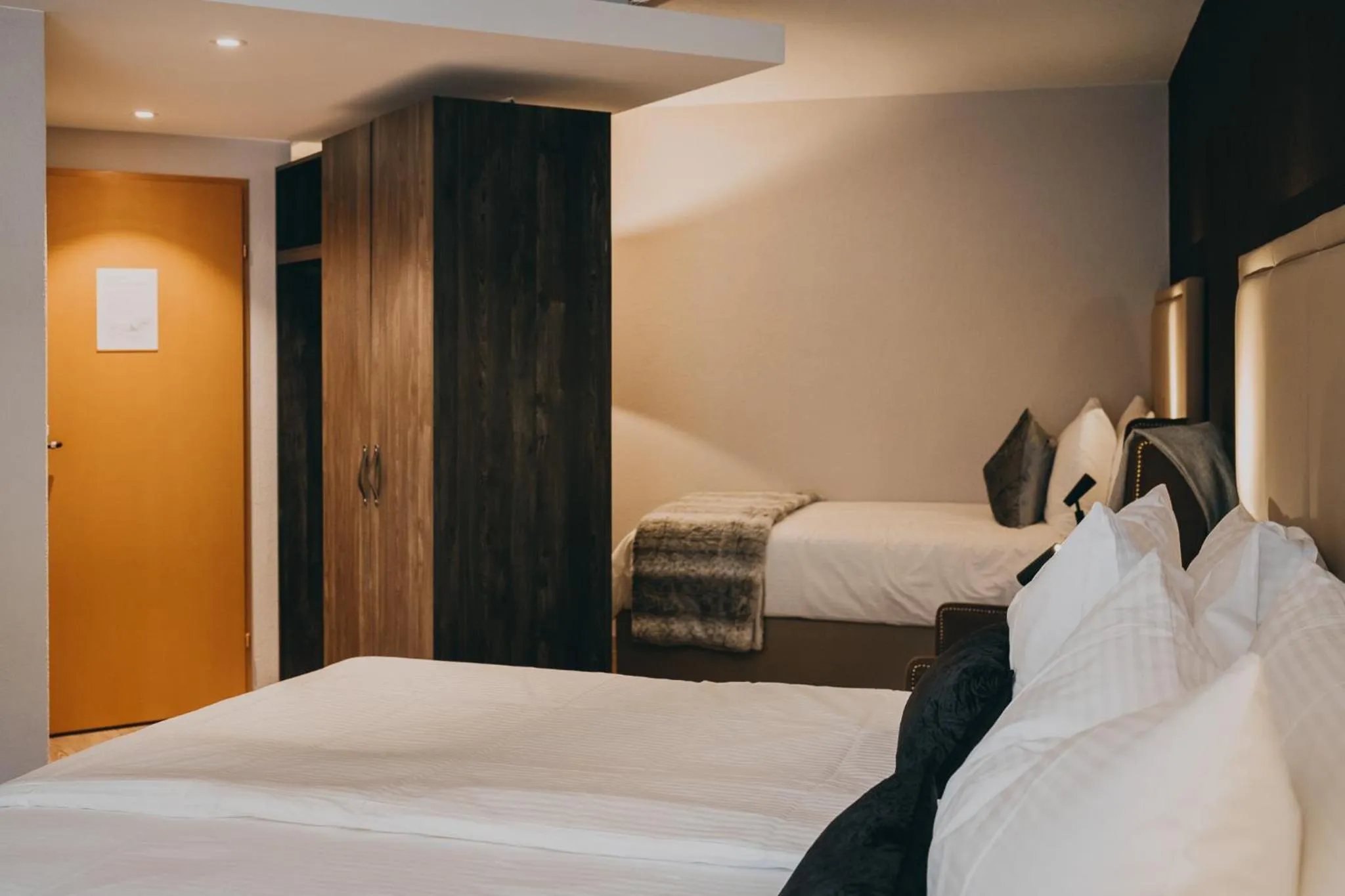 Photo of the whole room, Bed in Hotel Dakota