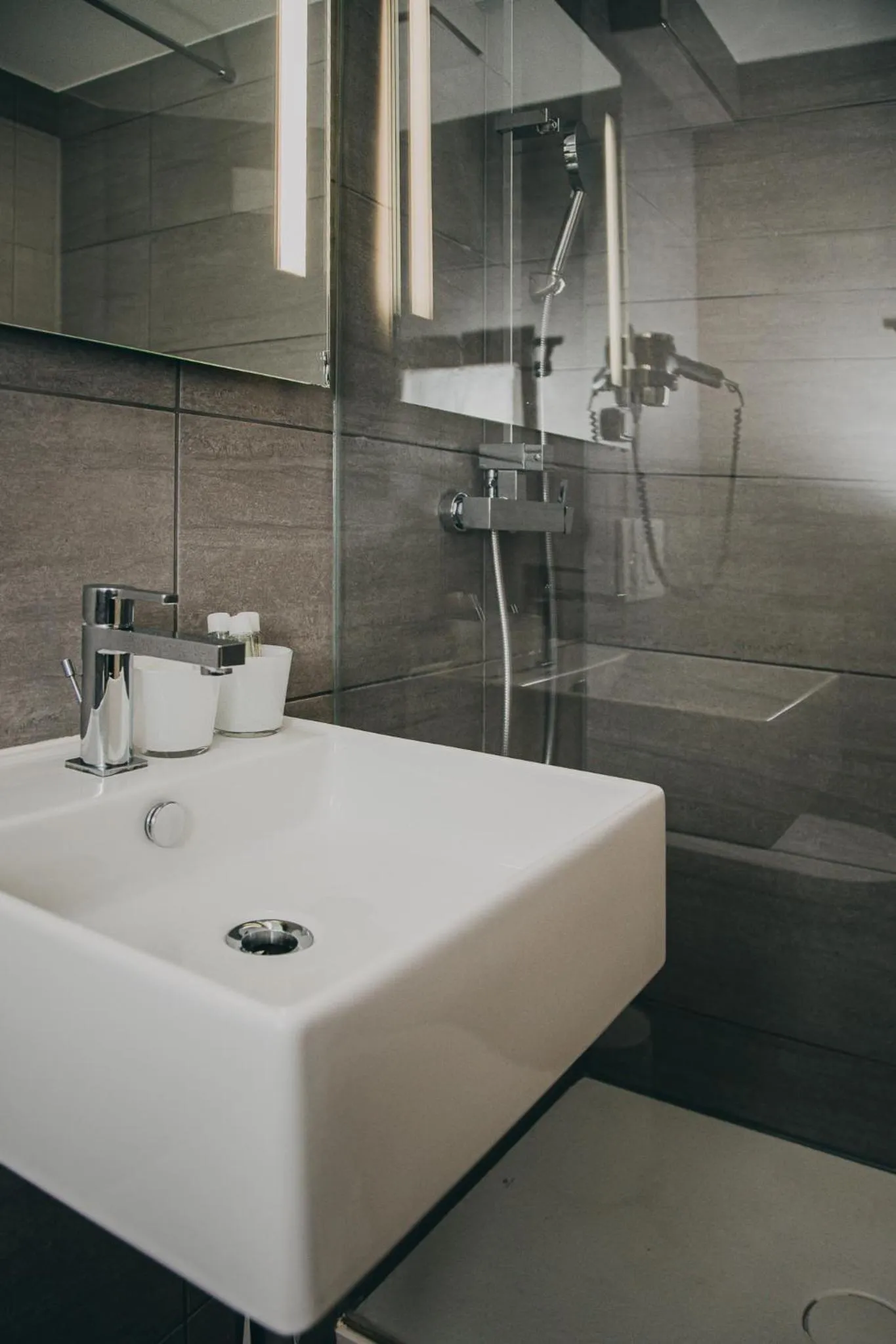 Bathroom in Hotel Dakota