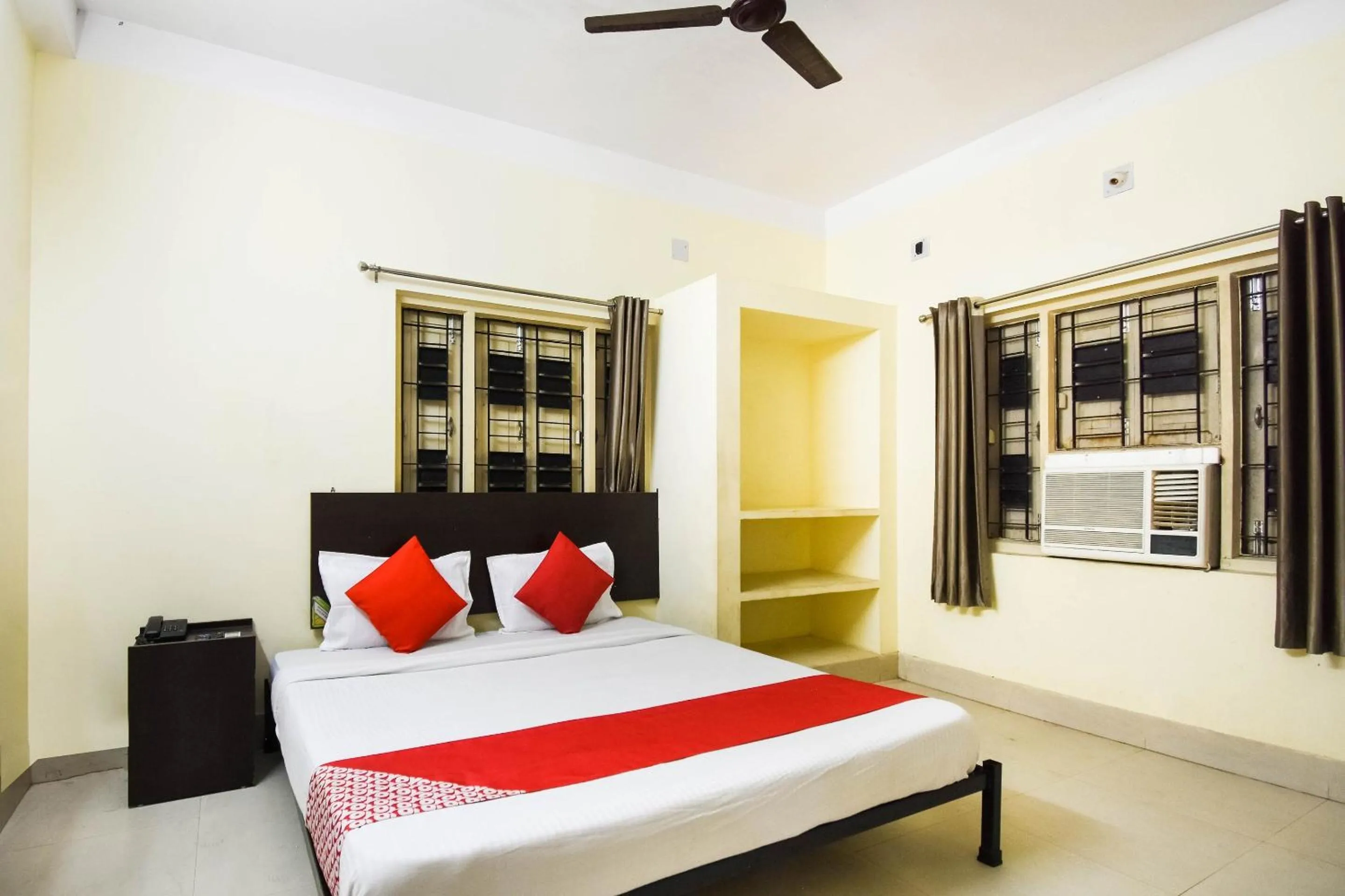 Bedroom, Bed in Hotel O Pradhan Palace