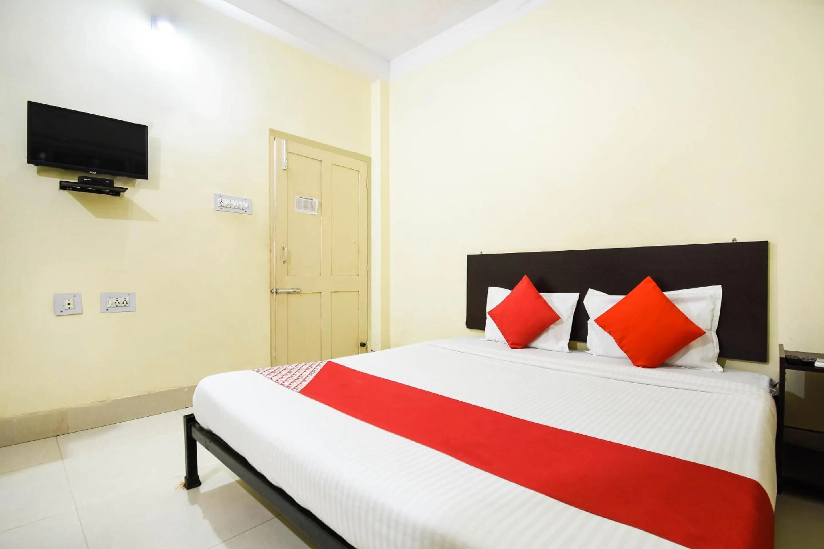 Bedroom, Bed in Hotel O Pradhan Palace